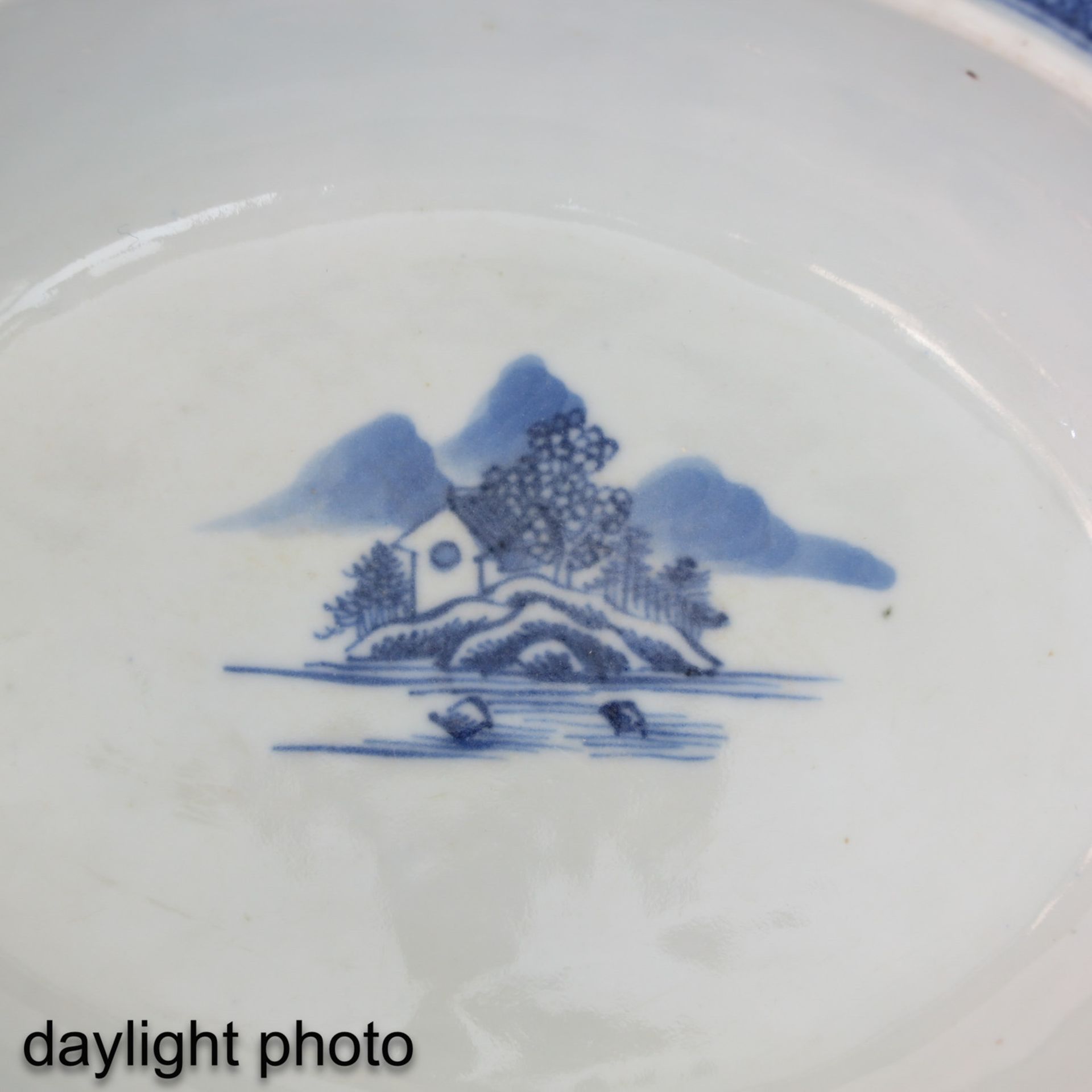 A Blue and White Tureen and Bowl - Bild 10 aus 10