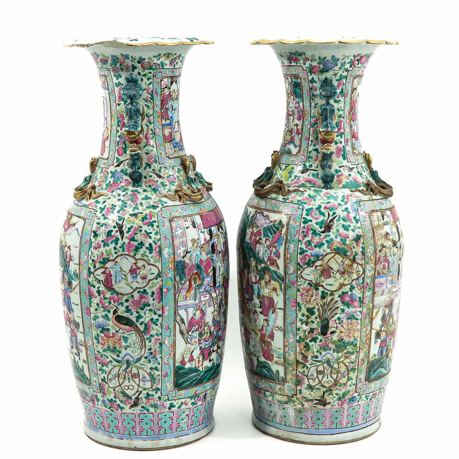 A Pair of Famille Rose Vases - Bild 4 aus 10