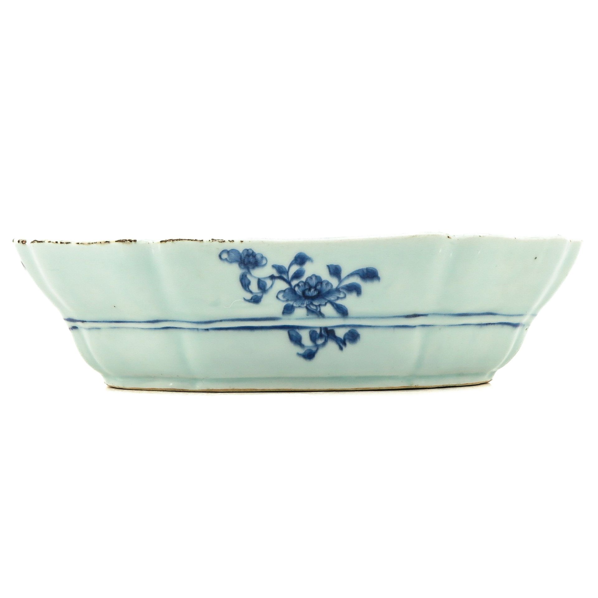 A Blue and White Serving Bowl - Bild 3 aus 9