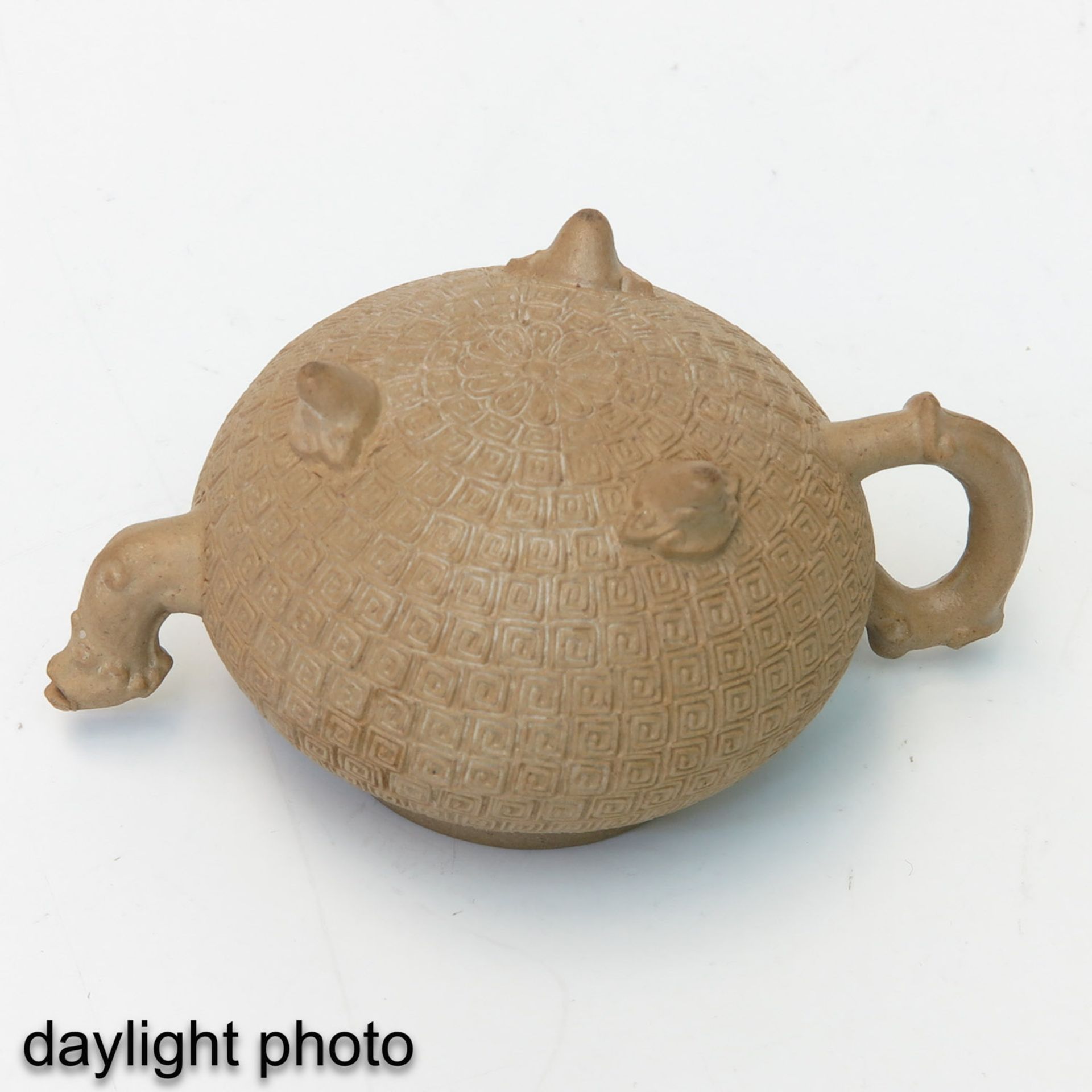 A Miniature Yixing Teapot - Bild 8 aus 9