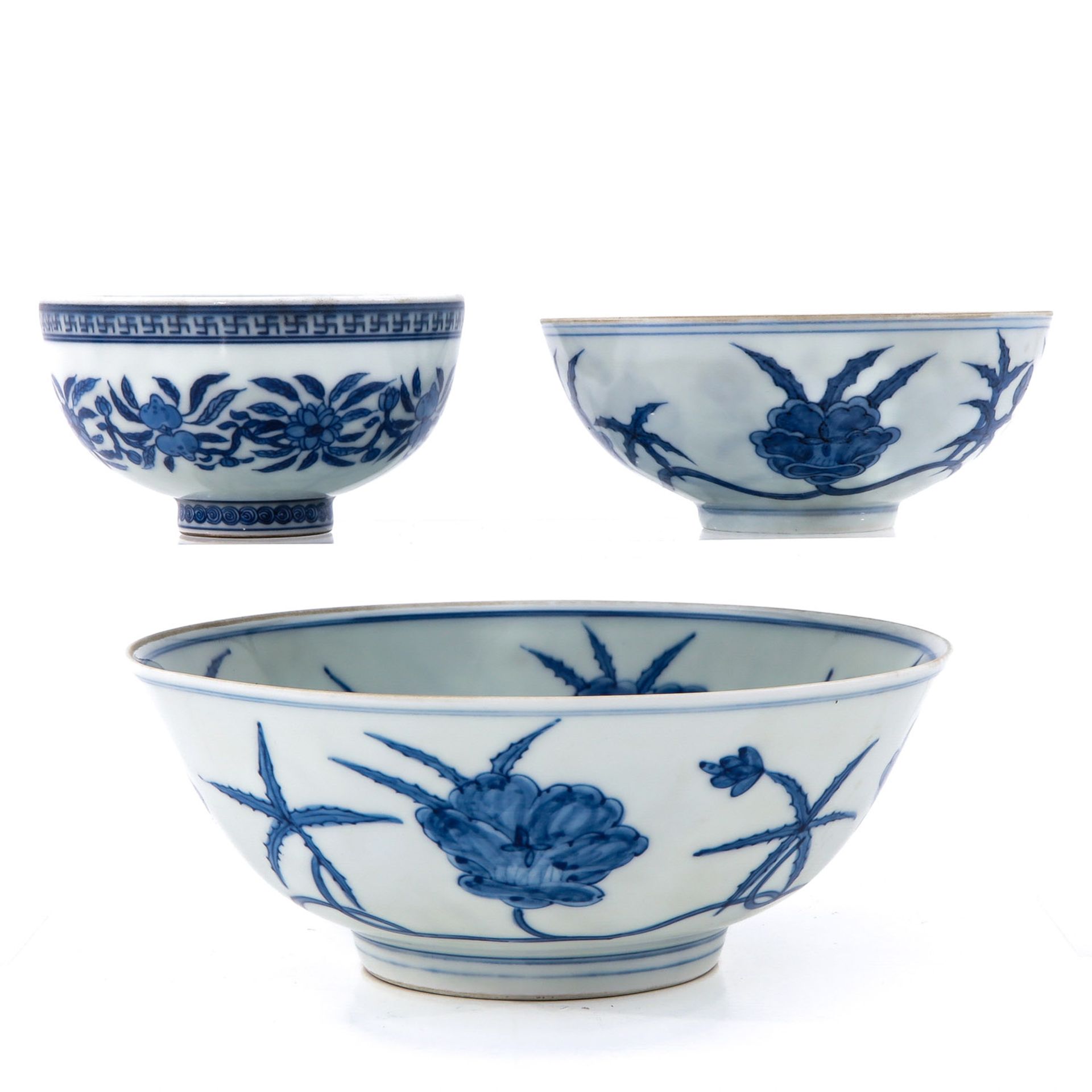 A Collection of 3 Blue and White Bowls - Image 2 of 10