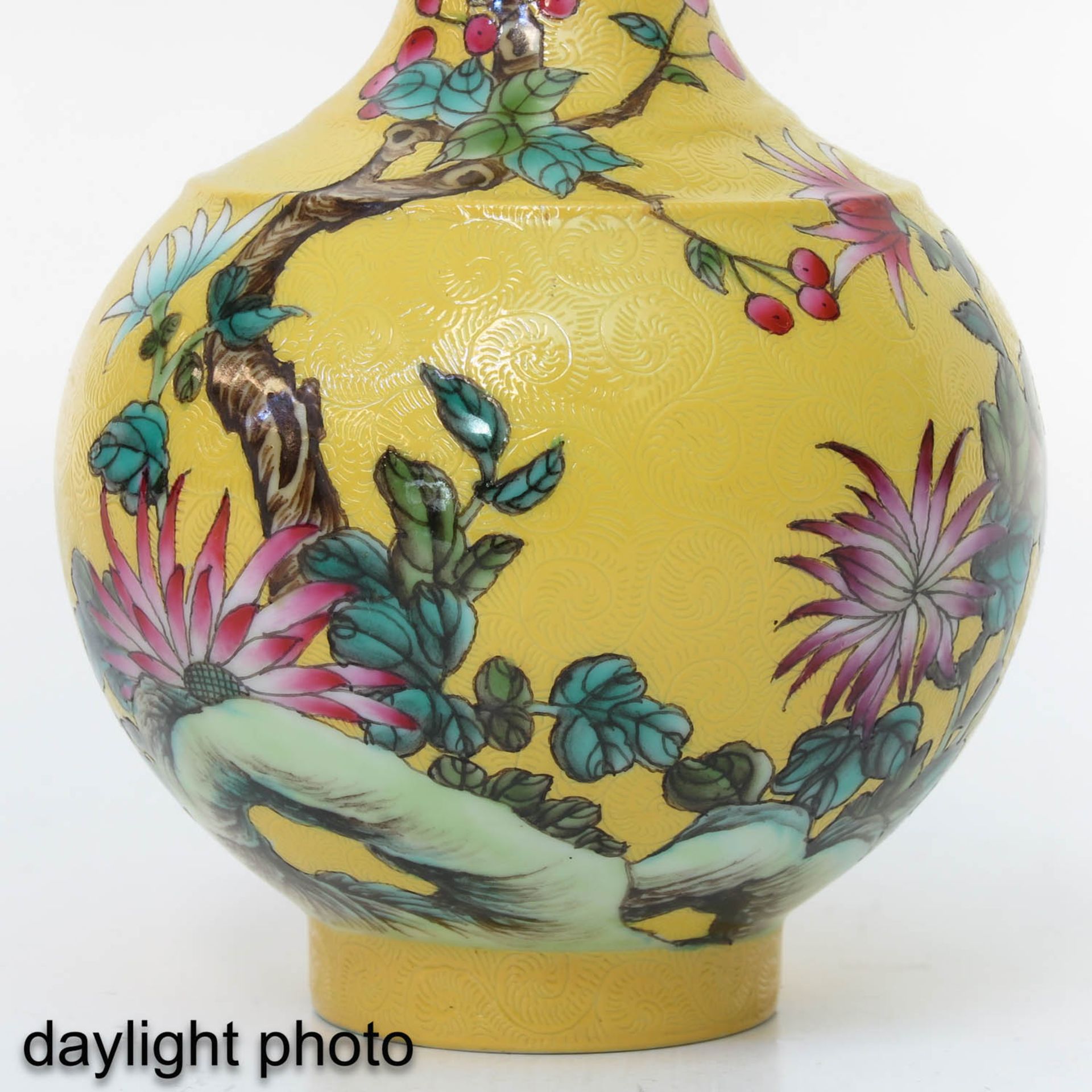 A Famille Rose Vase - Bild 10 aus 10