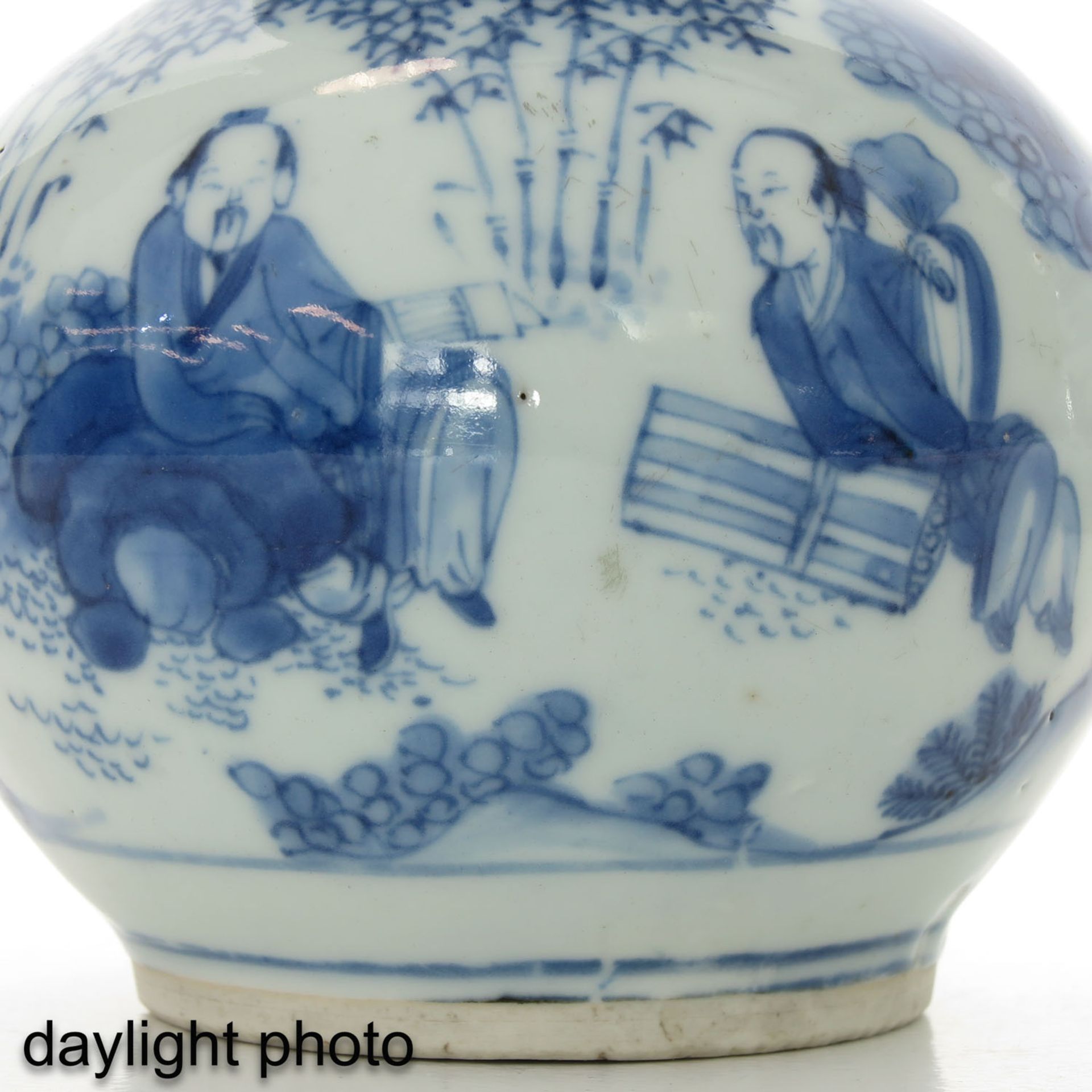 A Pair of Blue and White Gourd Vases - Image 9 of 10