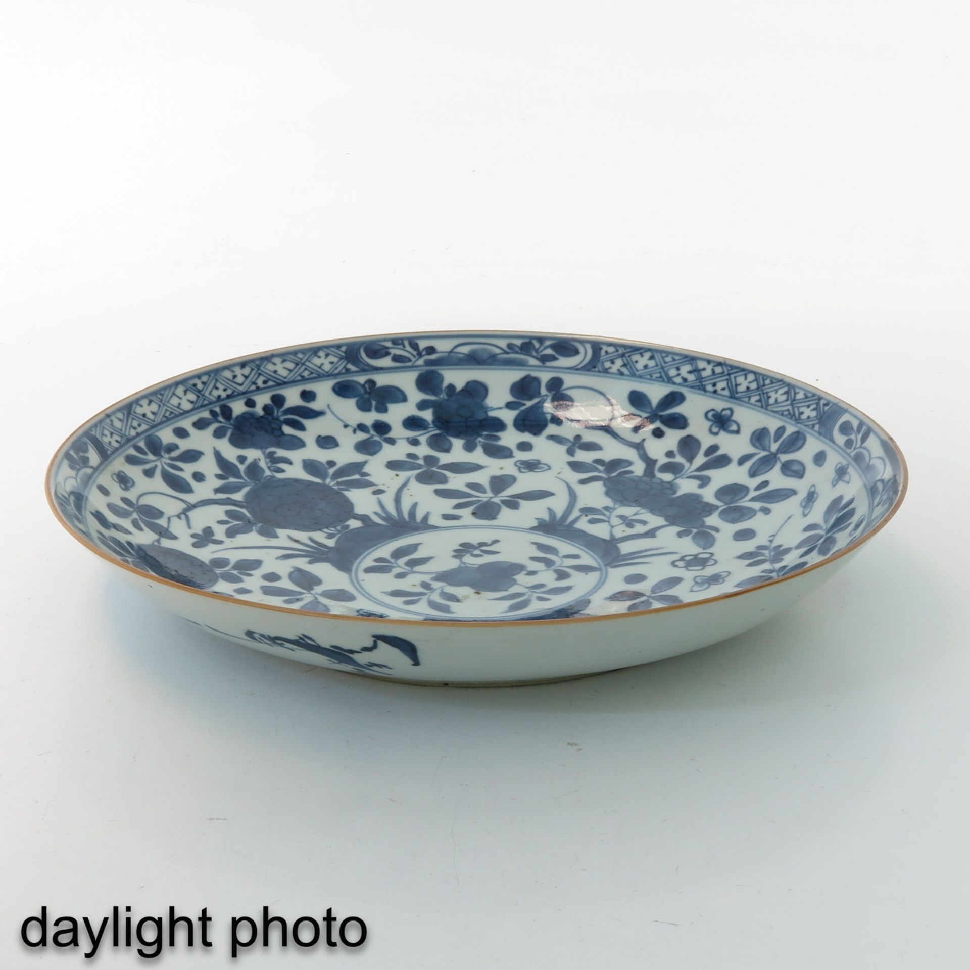 A Pair of Blue and White Plates - Image 7 of 9