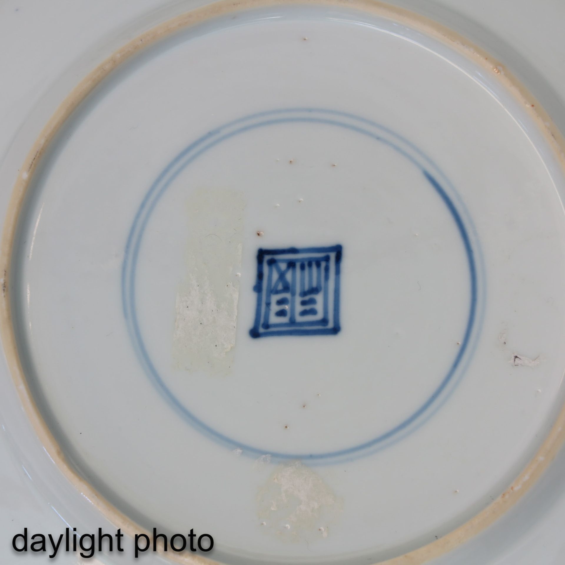 A Collection of 4 Blue and White Plates - Image 9 of 10