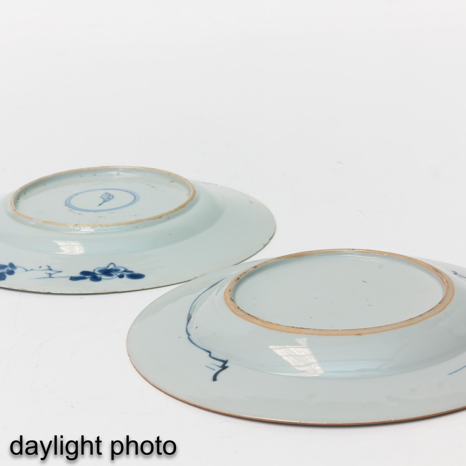 A Collection of 4 Blue and White Plates - Image 8 of 10
