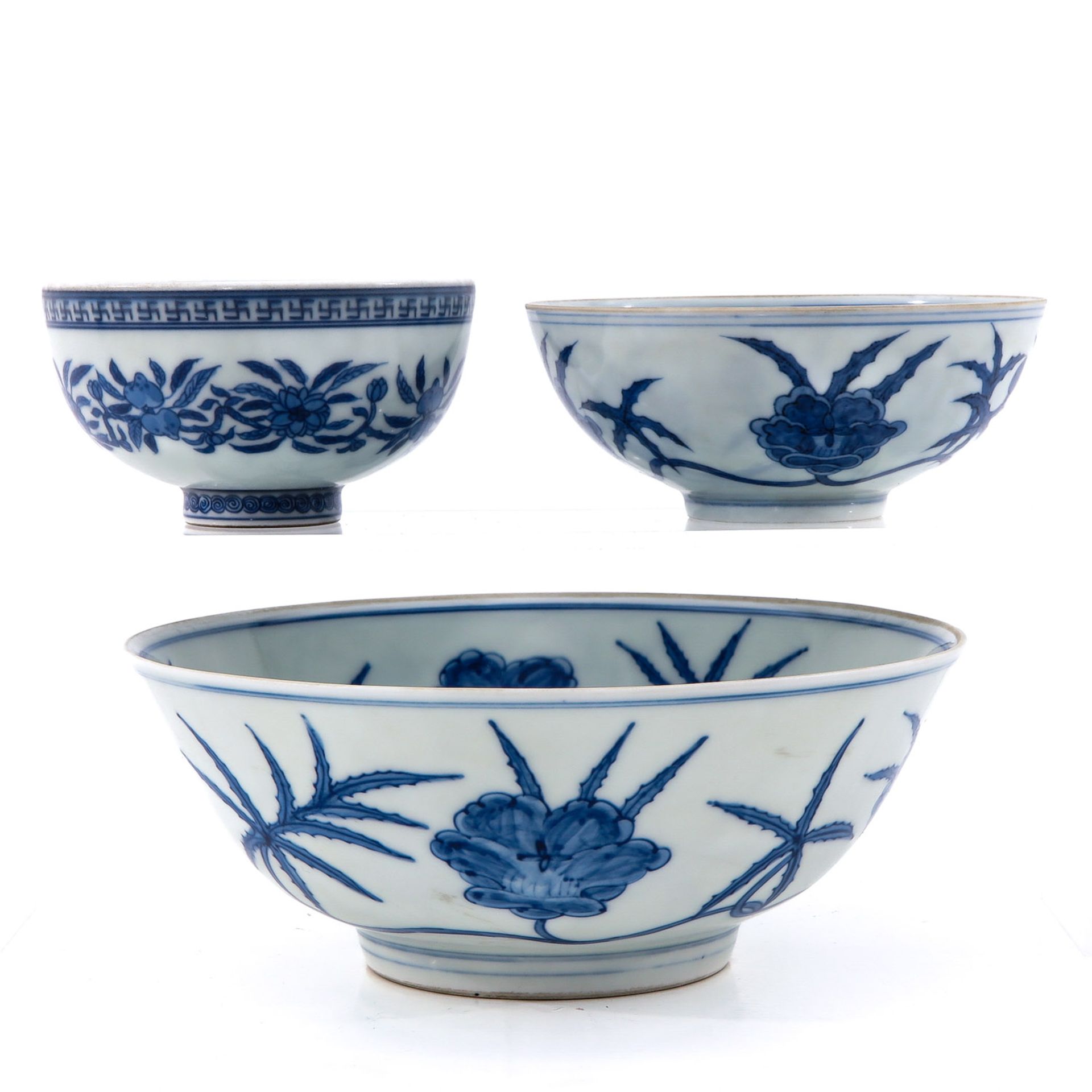 A Collection of 3 Blue and White Bowls - Image 4 of 10