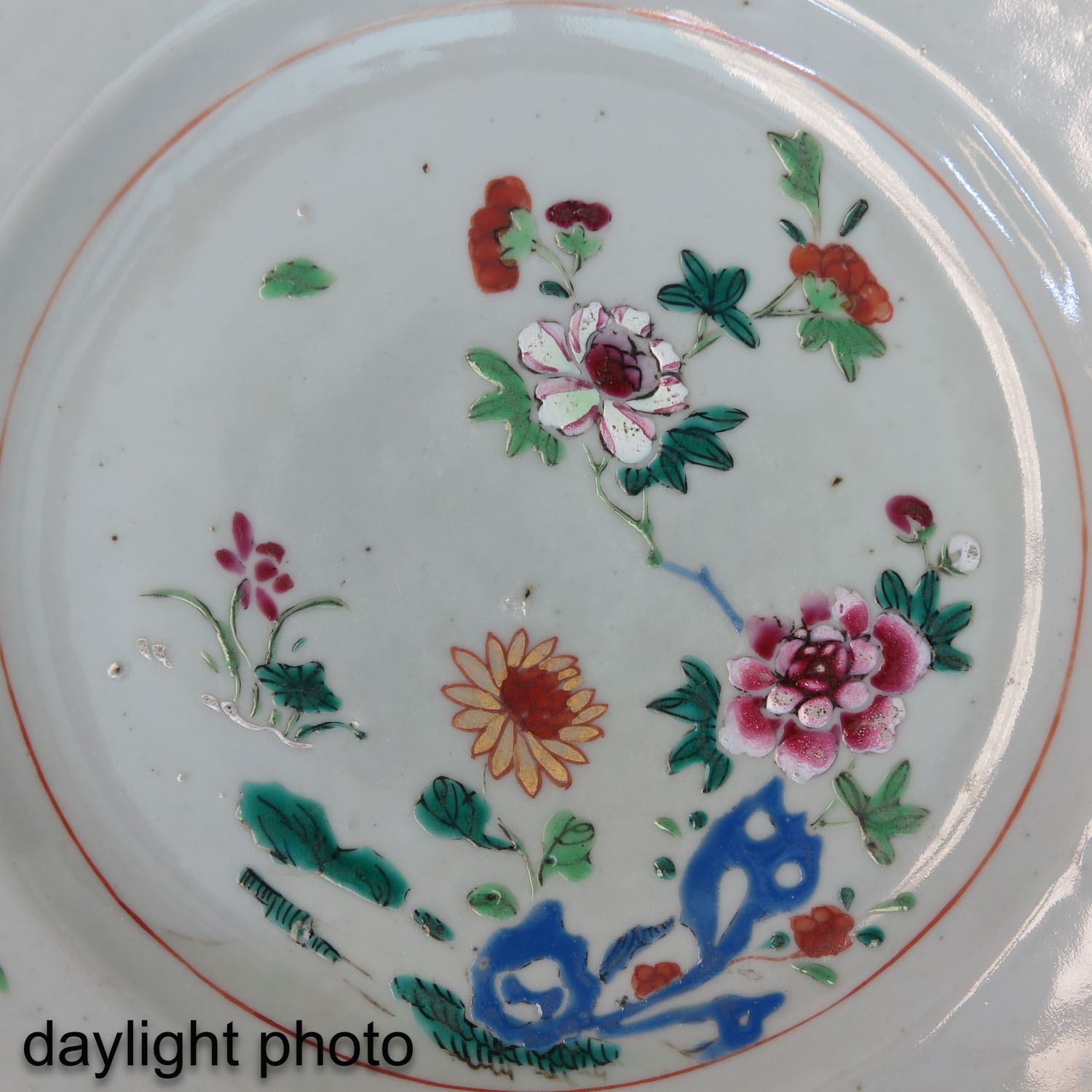 A Collection of 4 Famille Rose Plates - Image 10 of 10