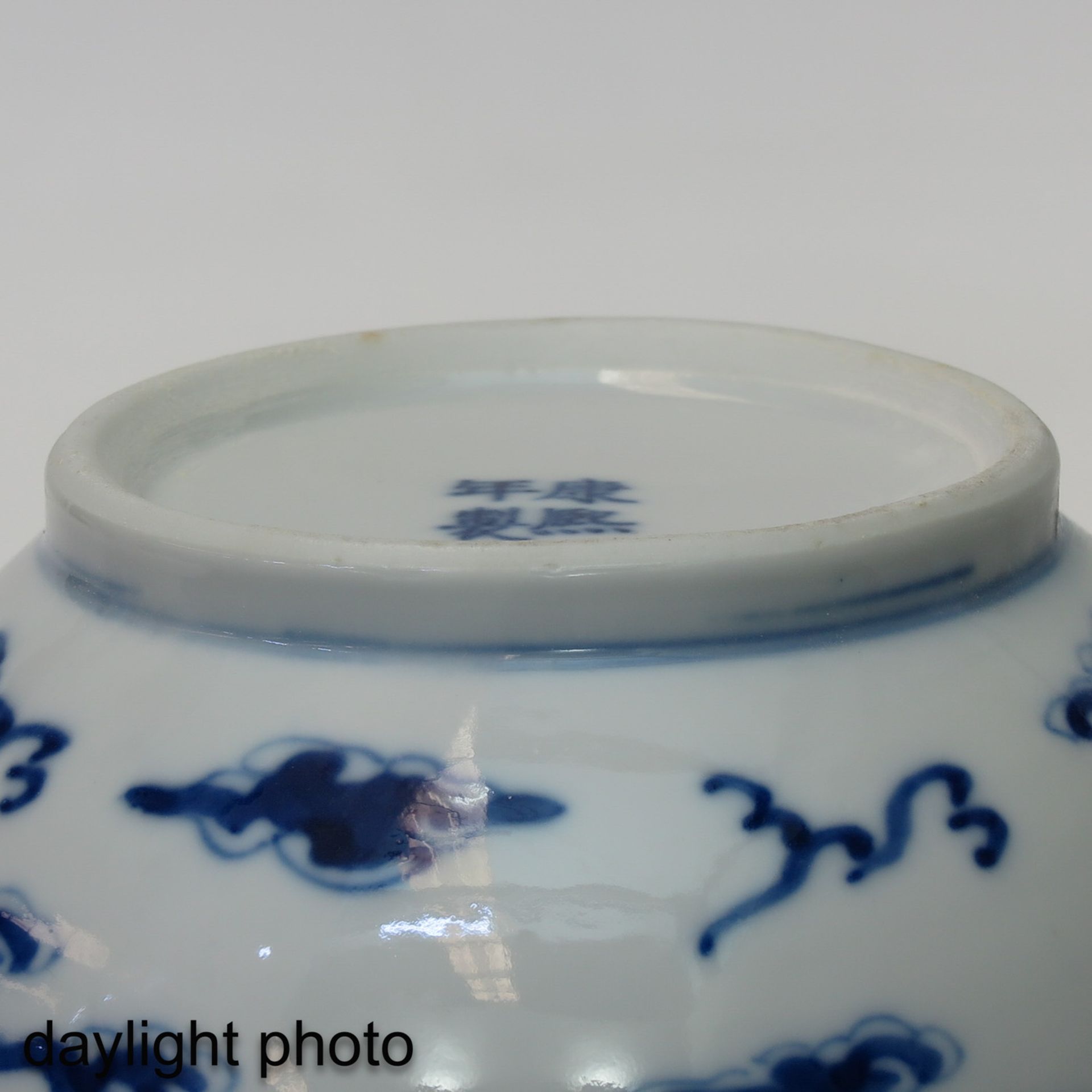 A Pair of Blue and White Vases - Image 8 of 10