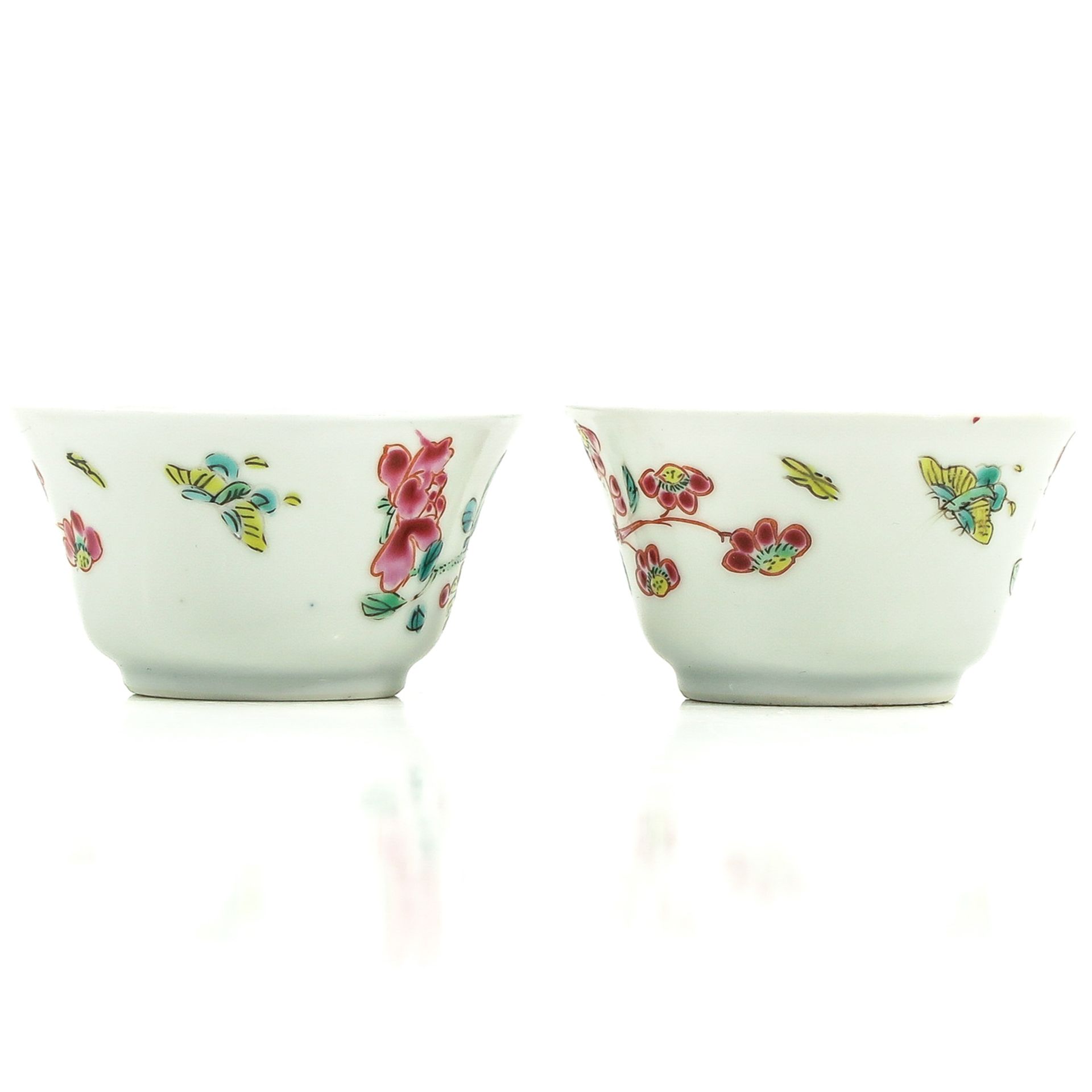 A Pair of Famille Rose Cups and Saucers - Bild 3 aus 10