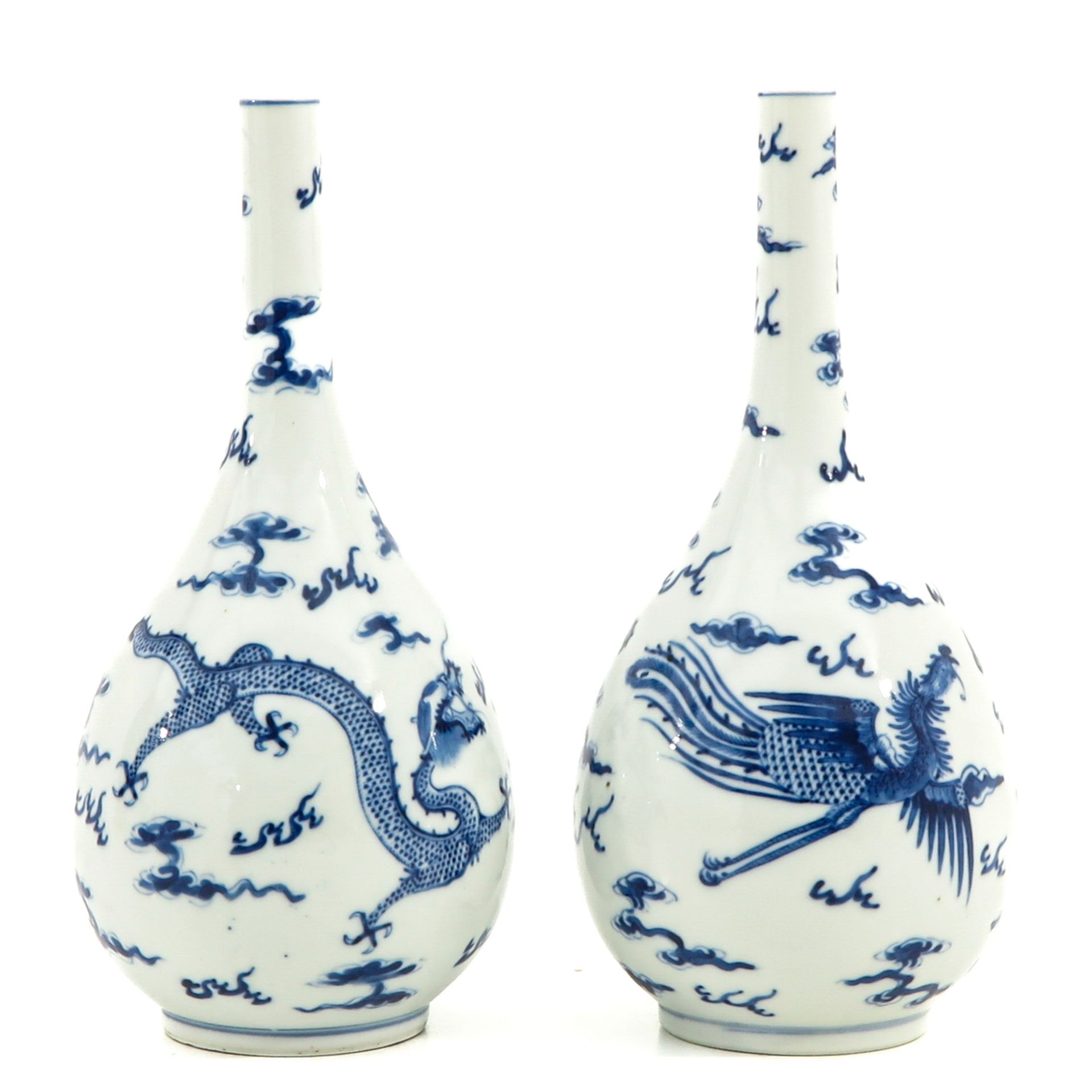 A Pair of Blue and White Vases - Image 4 of 10