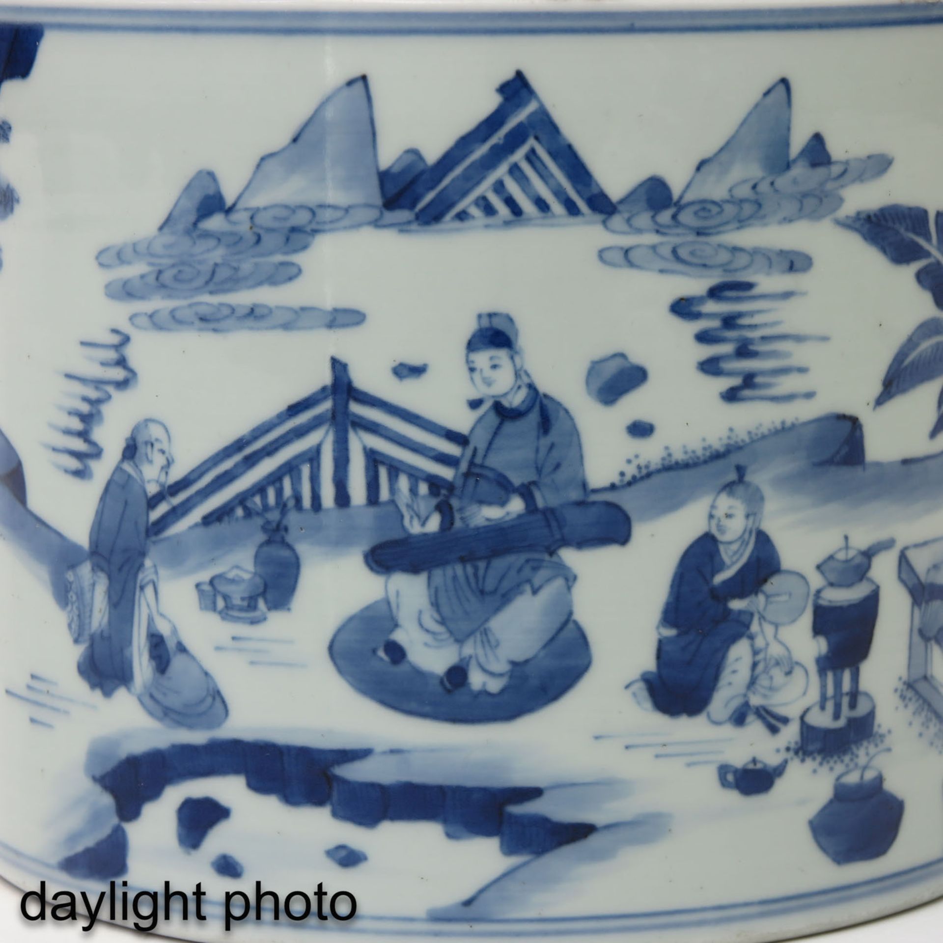 A Blue and White Brush Pot - Image 9 of 9