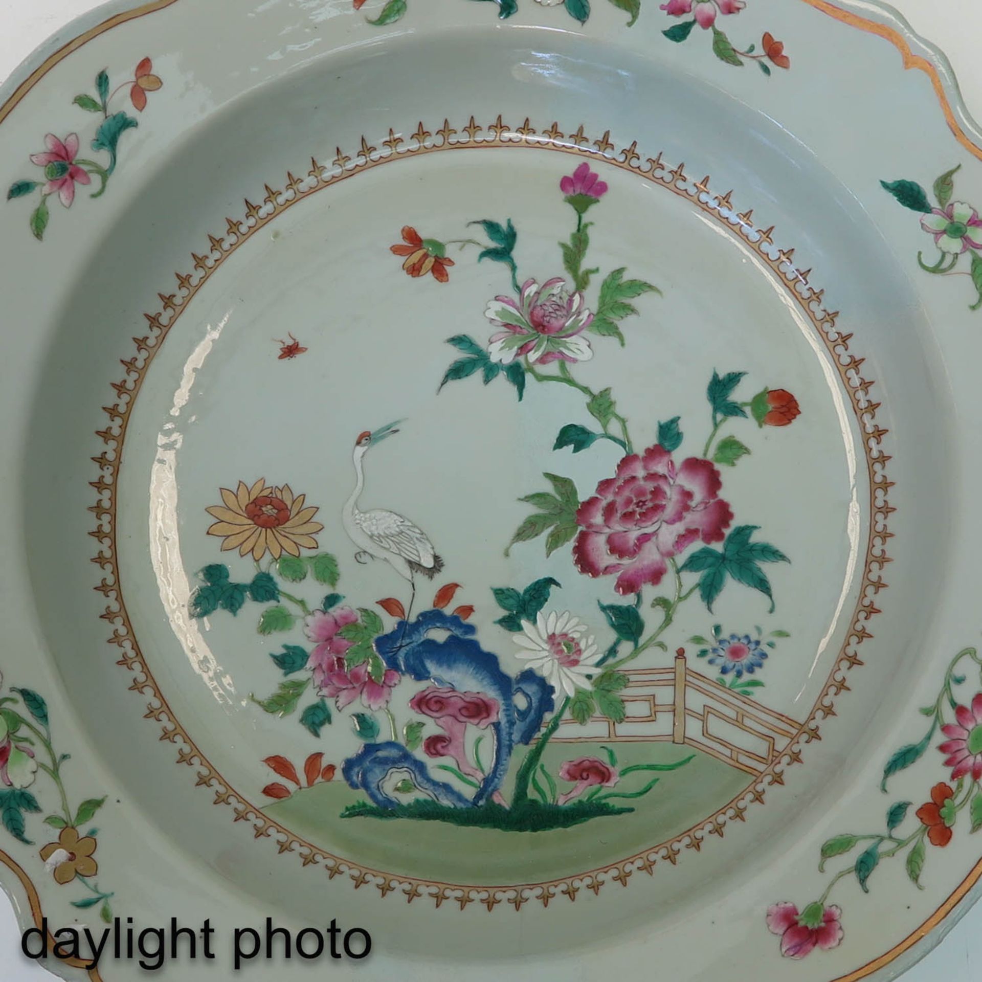 A Famille Rose Serving Bowl - Bild 9 aus 10