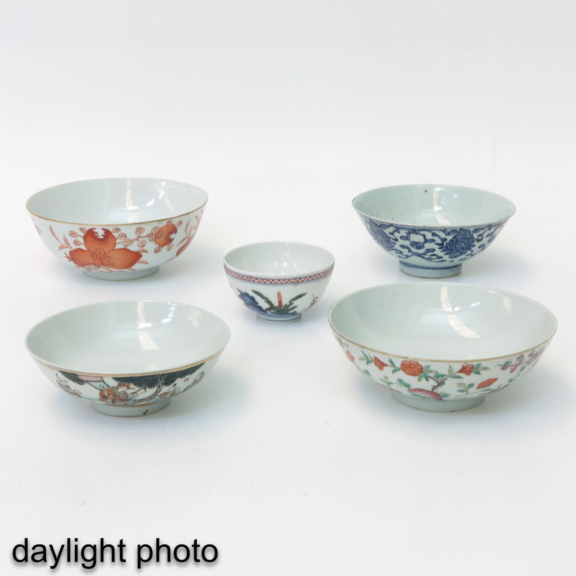 A Collection of Bowls - Bild 7 aus 10