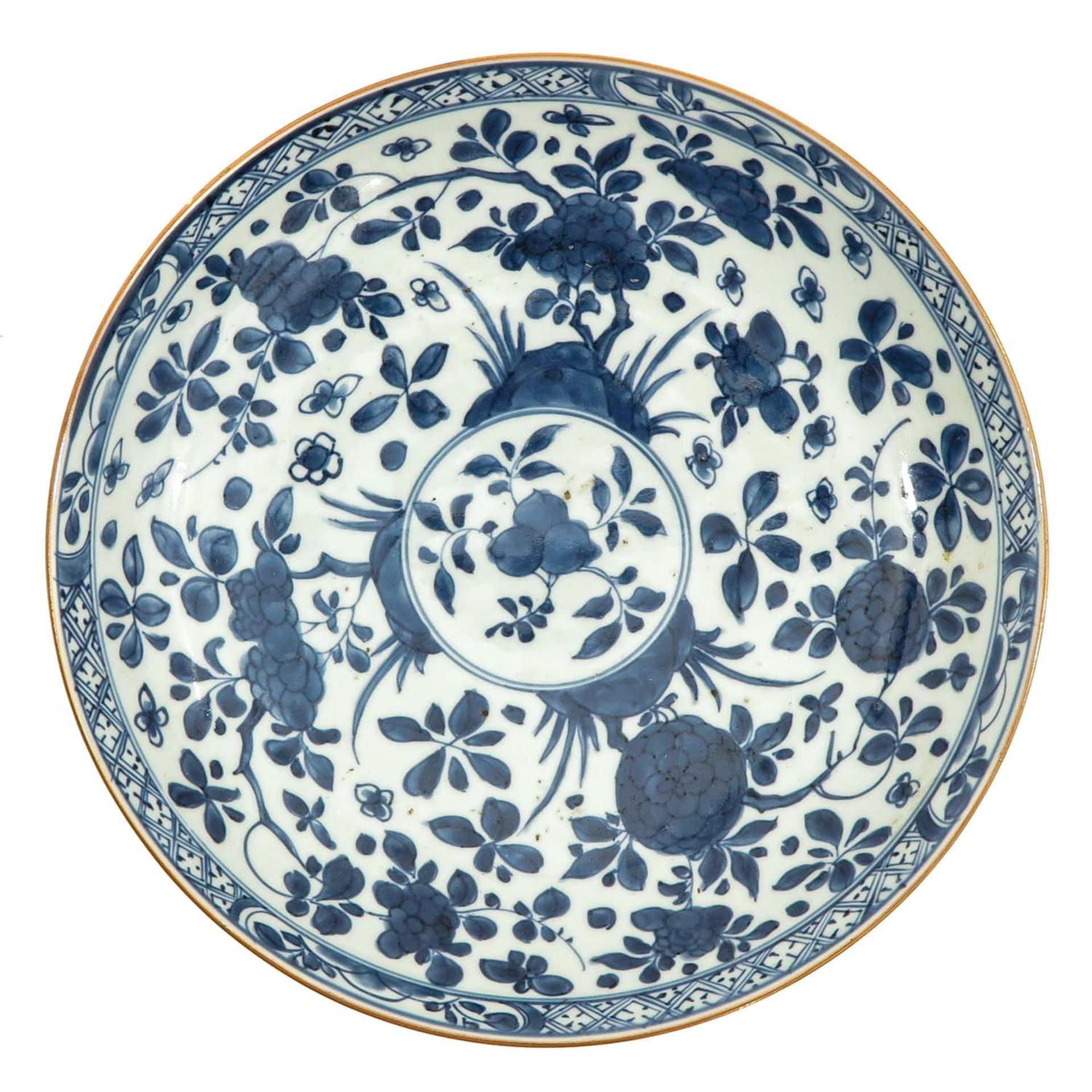 A Pair of Blue and White Plates - Image 5 of 9