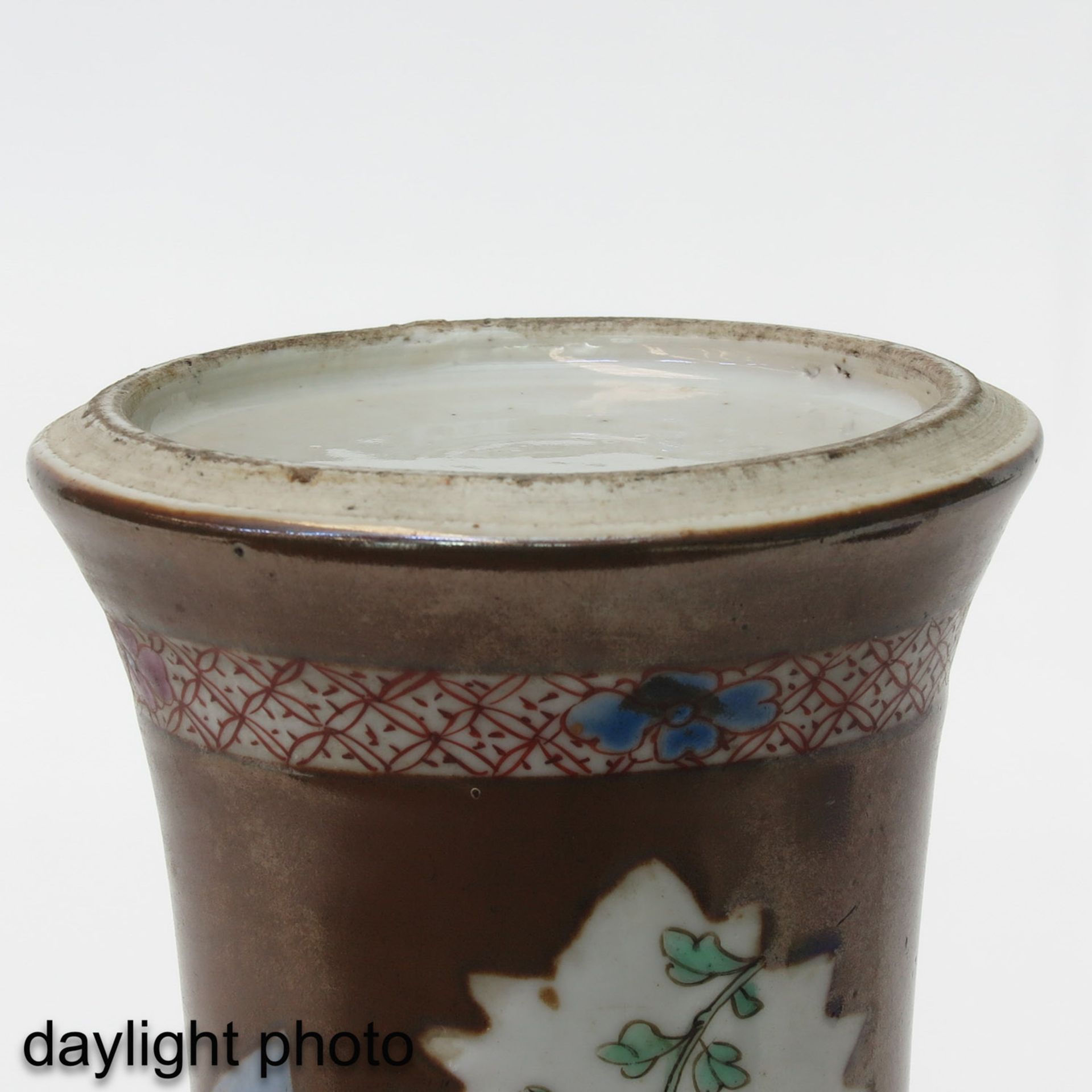 A Pair of Batavianware Vases - Bild 8 aus 9