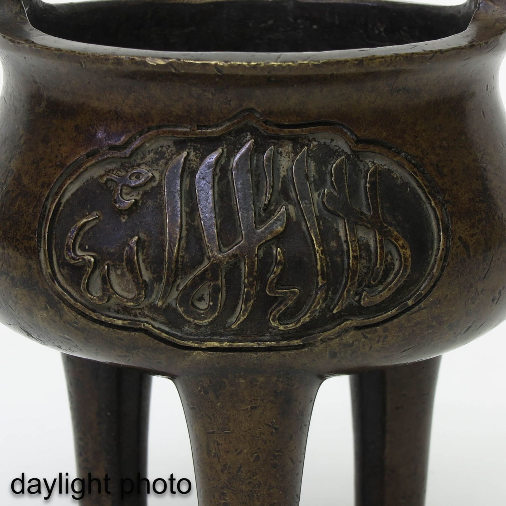 A Bronze Tripod Censer - Image 10 of 10