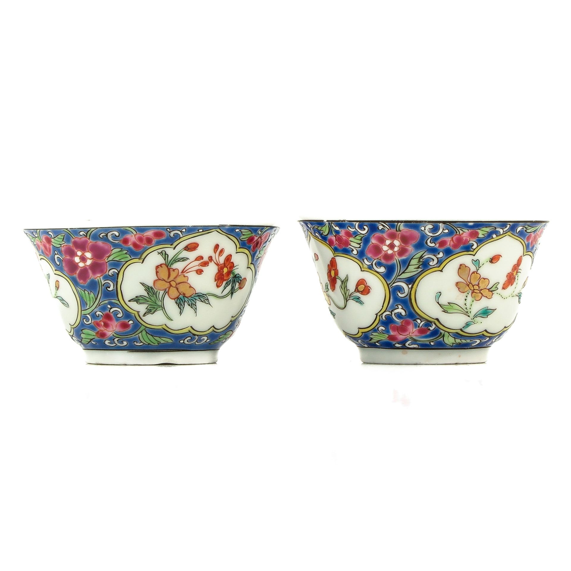 A Pair of Famille Rose Cups and Saucers - Bild 2 aus 10