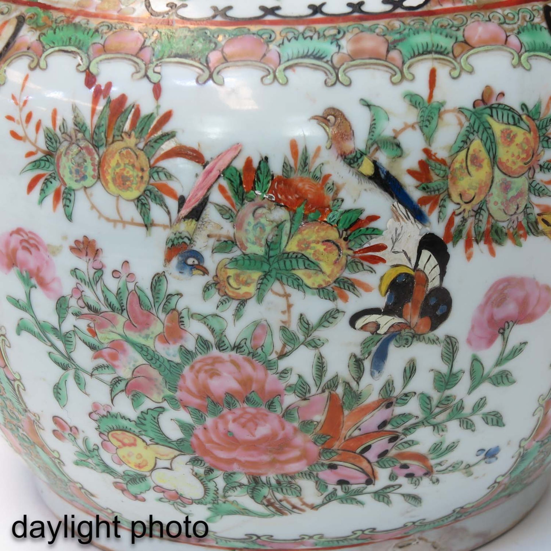 A Cantonese Vase with Cover - Bild 9 aus 9