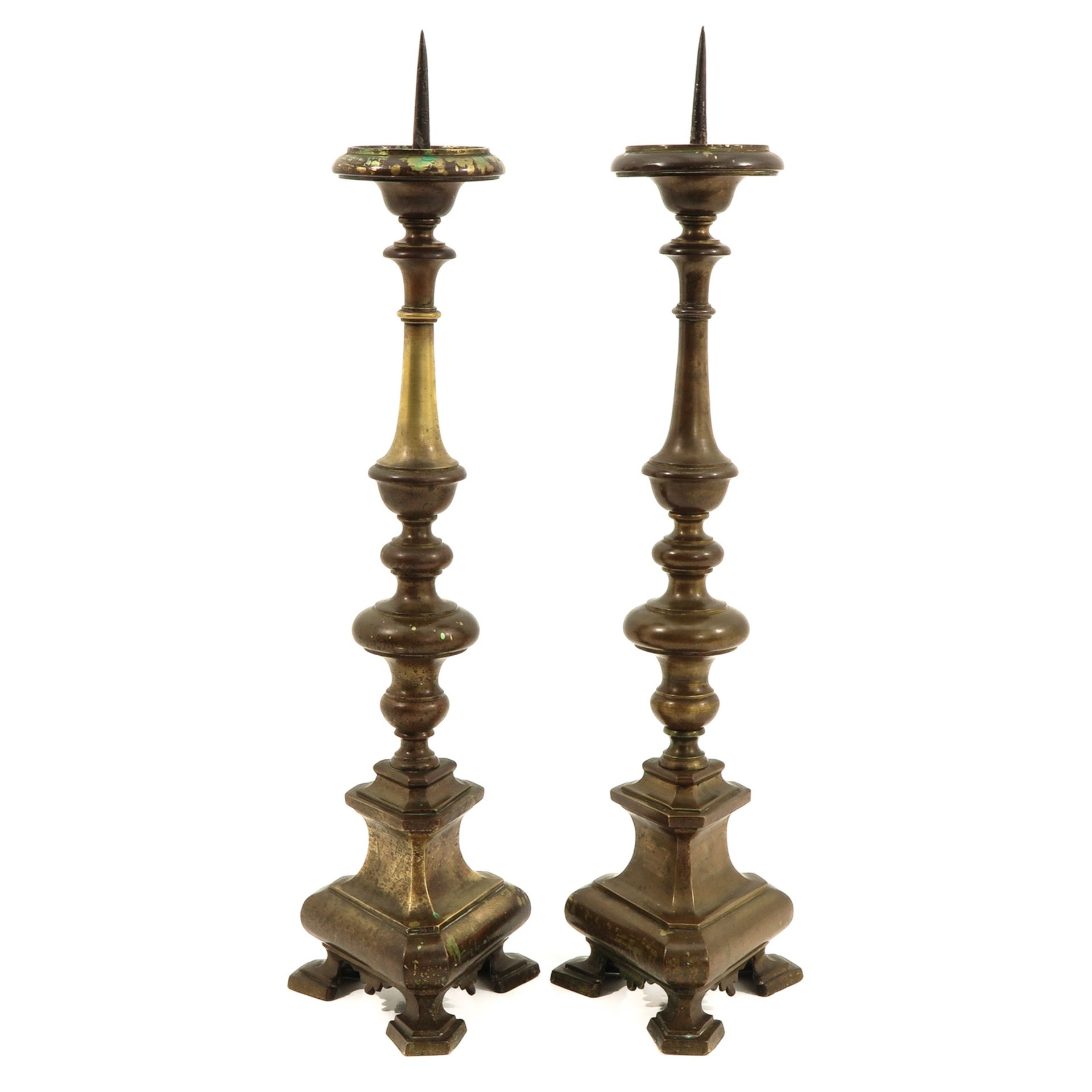A Pair of 17th Century Bronze Church Candlesticks - Bild 3 aus 10