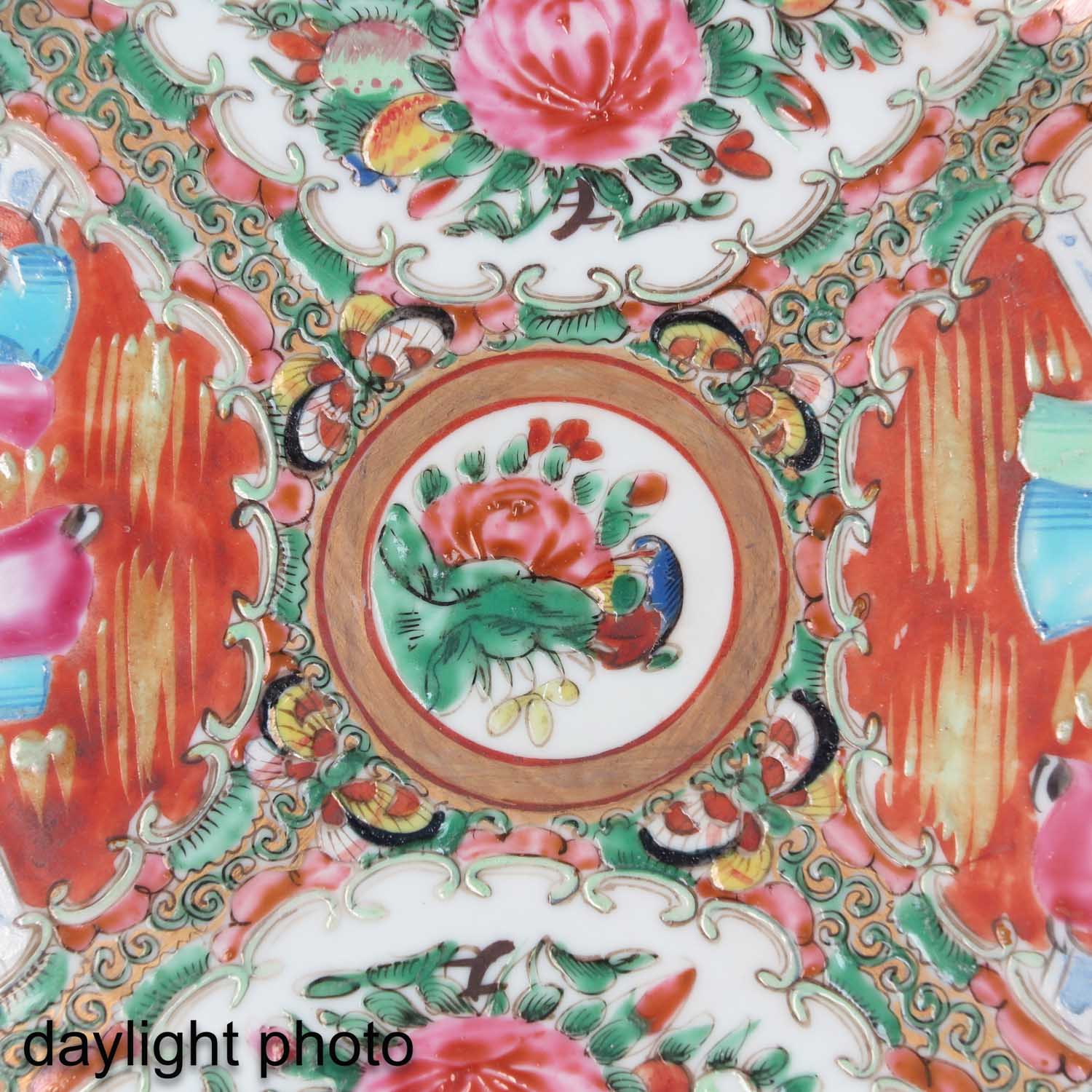 A Pair of Cantonese Plates - Image 9 of 9