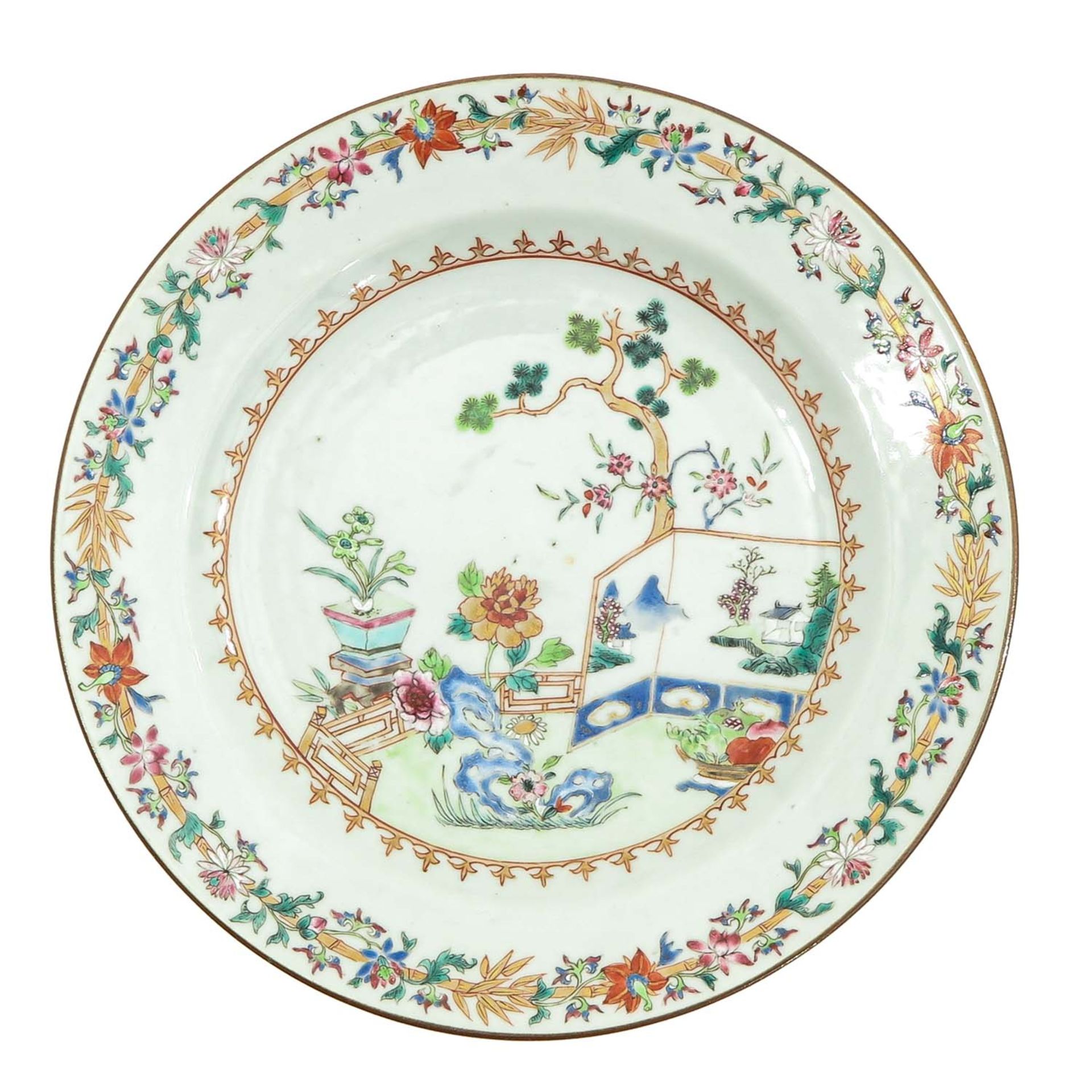 A Pair of Famille Rose Plates - Bild 3 aus 9