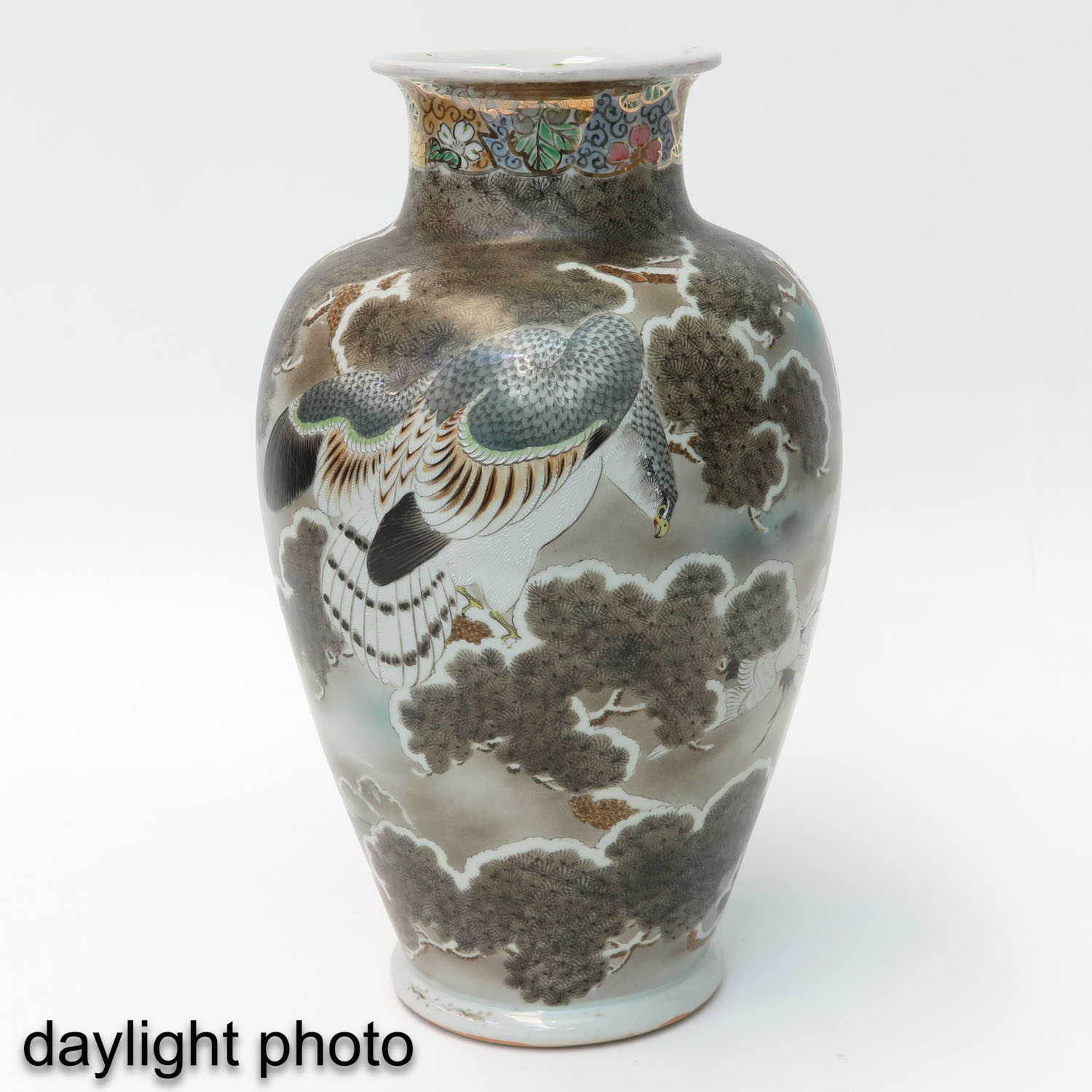 A Pair of Japanese Vases - Image 7 of 9