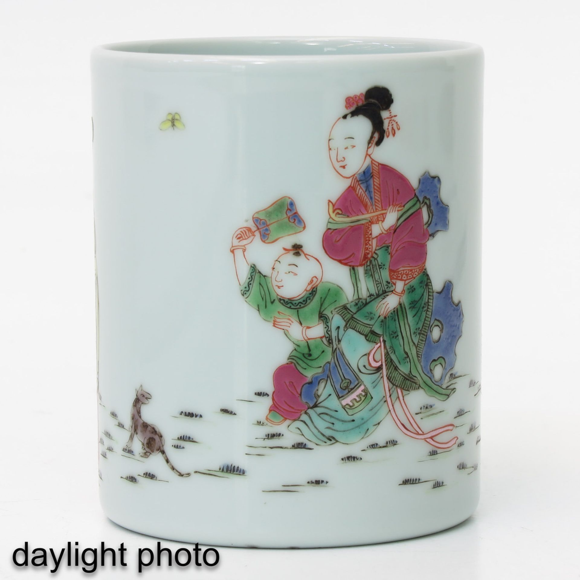 A Famille Rose Brush Pot - Image 7 of 9