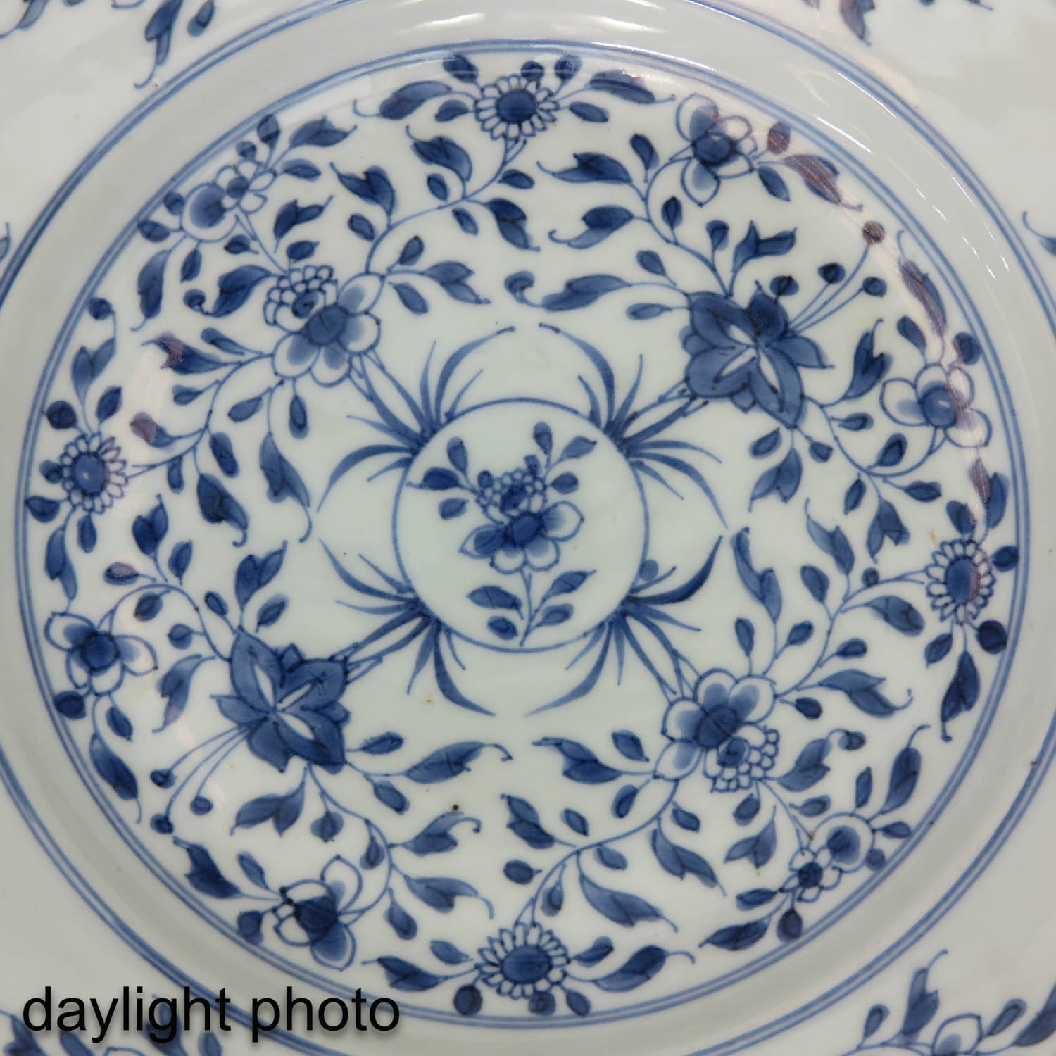 A Lot of 2 Blue and White Plates - Image 10 of 10