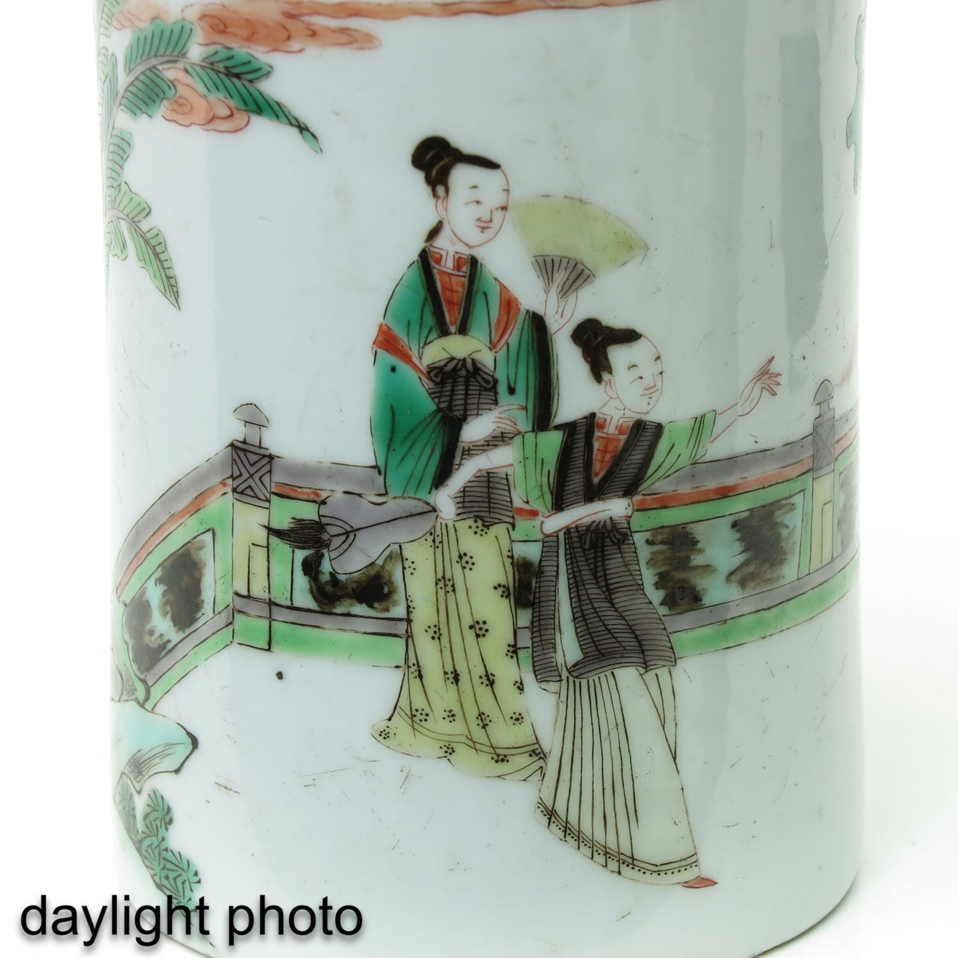 A Famille Verte Brush Pot - Image 9 of 9