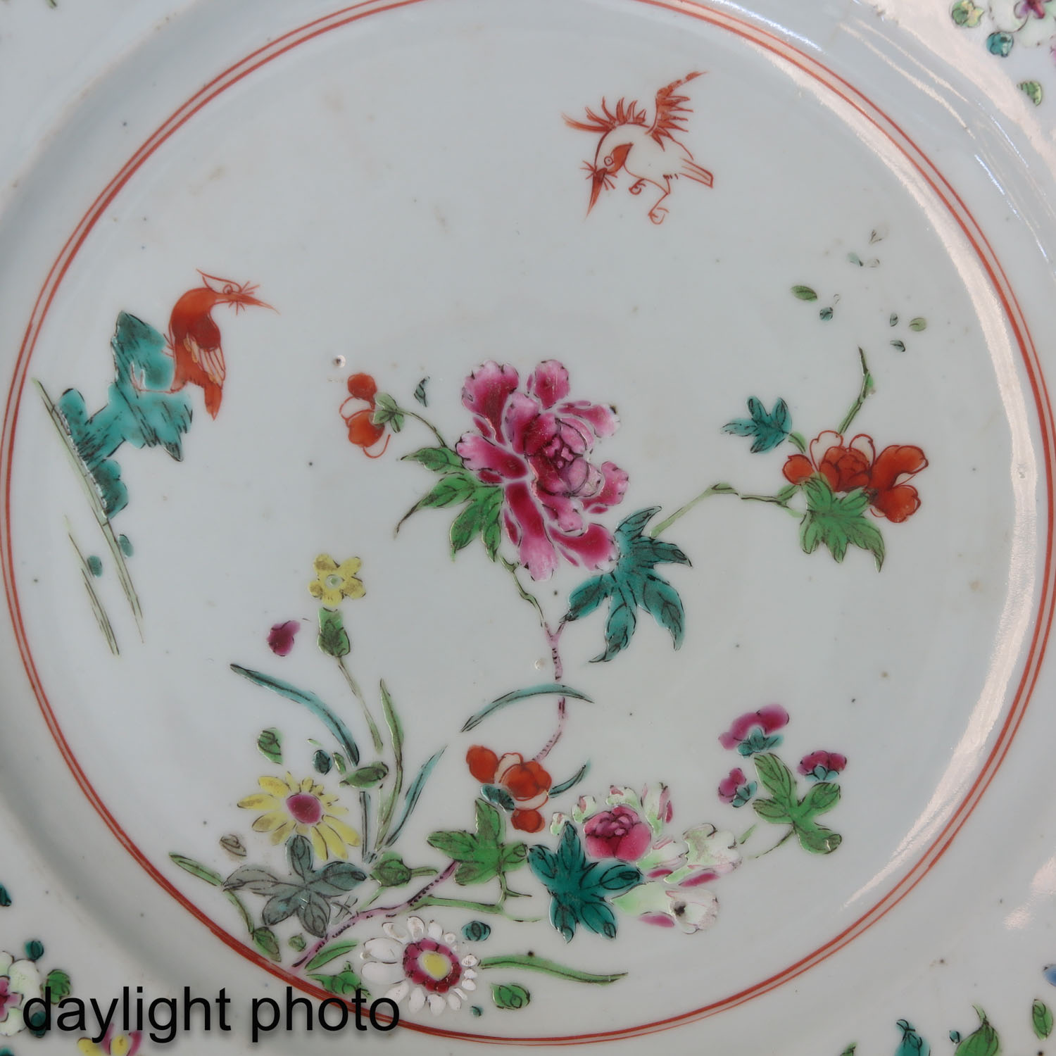 A Collection of 4 Famille Rose Plates - Image 9 of 10