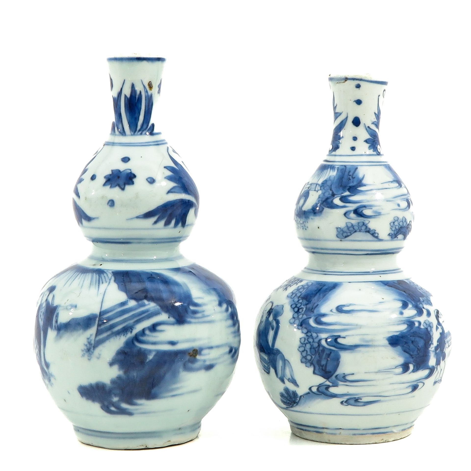 A Pair of Blue and White Gourd Vases - Image 2 of 10