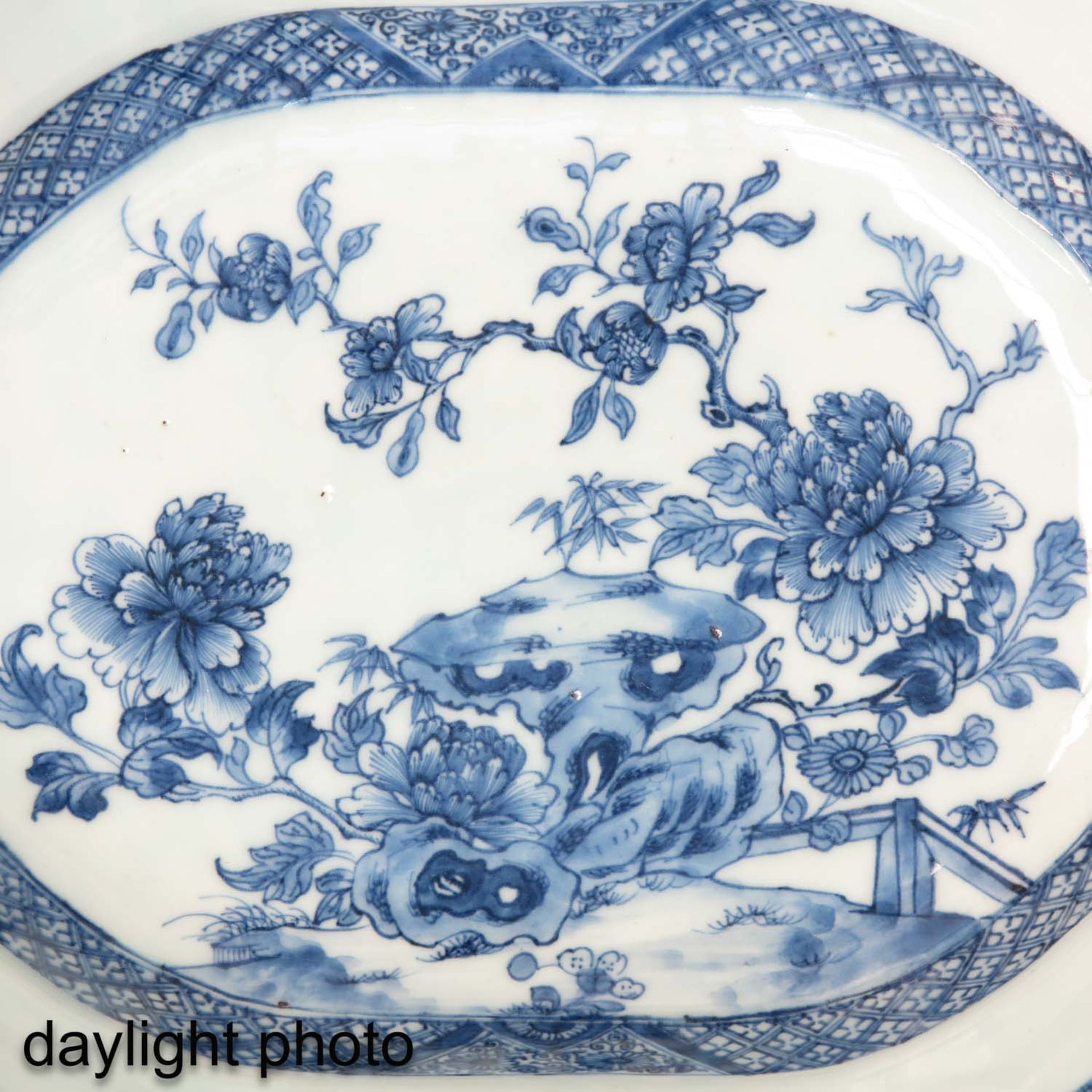A Blue and White Serving Bowl - Image 9 of 9