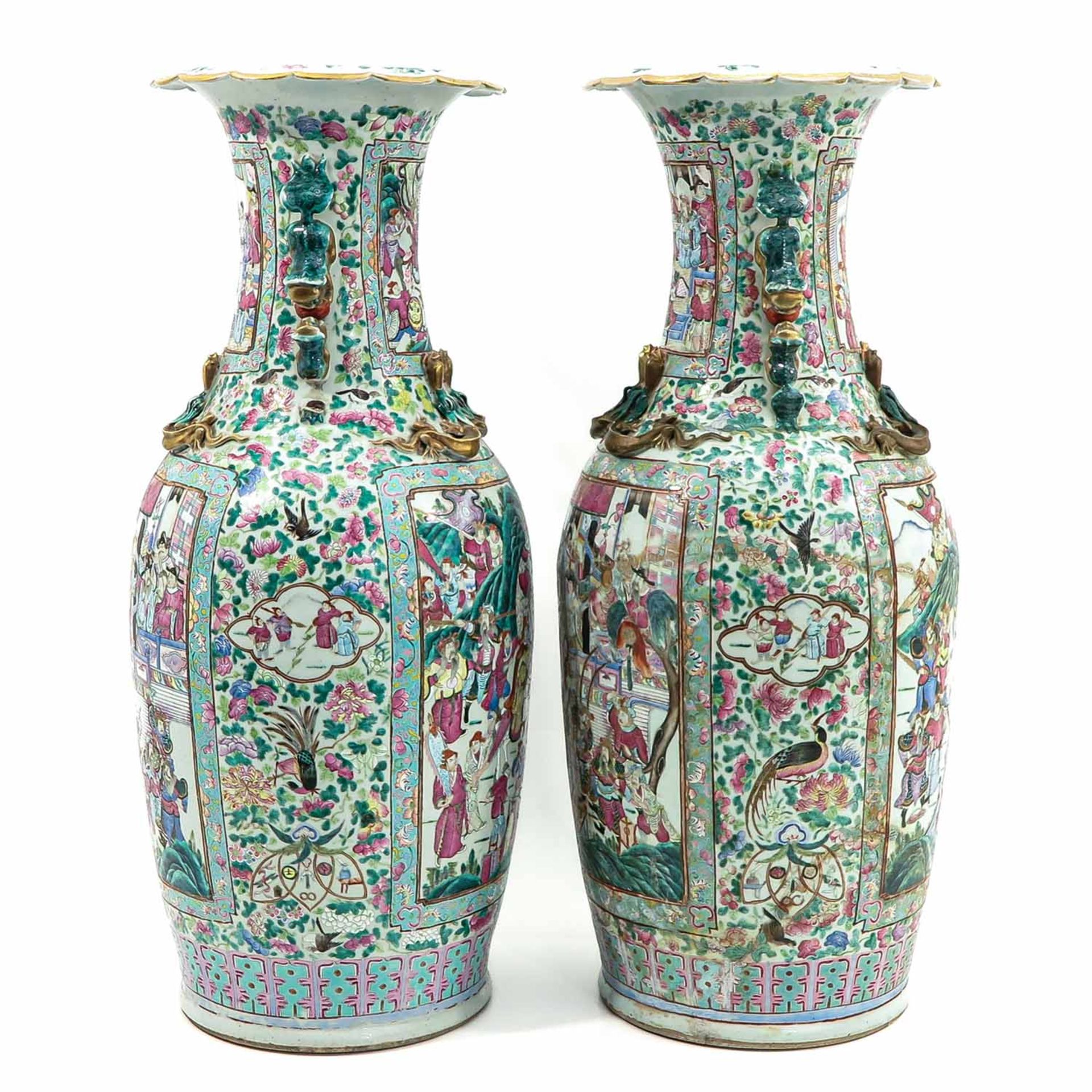 A Pair of Famille Rose Vases - Bild 2 aus 10