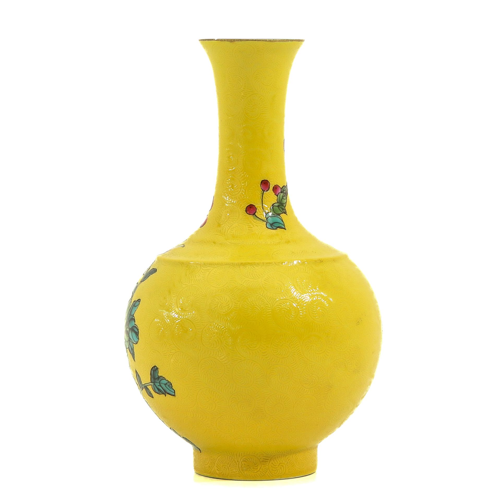 A Famille Rose Vase - Bild 3 aus 10