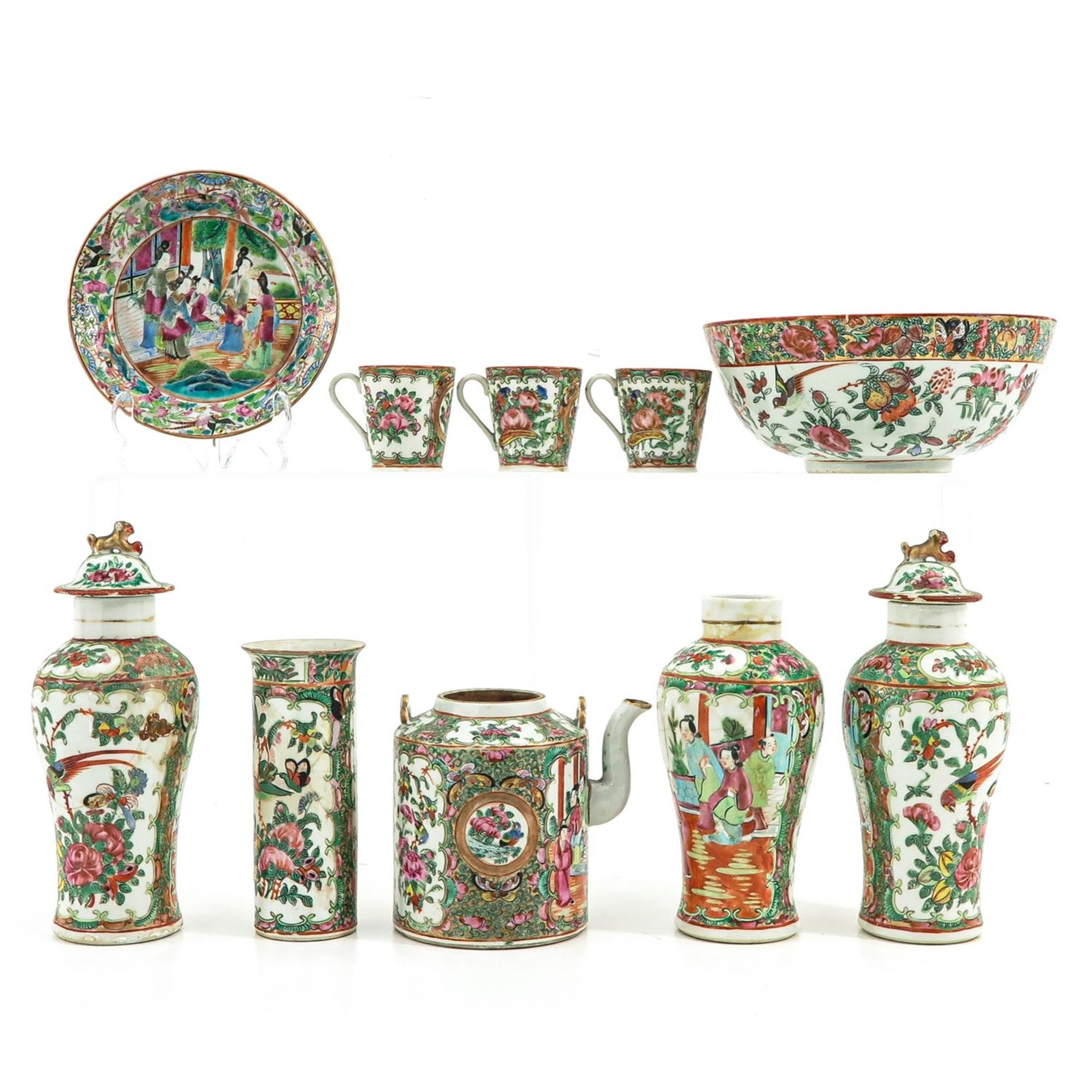 A Collection of Cantonese Porcelain - Bild 3 aus 9