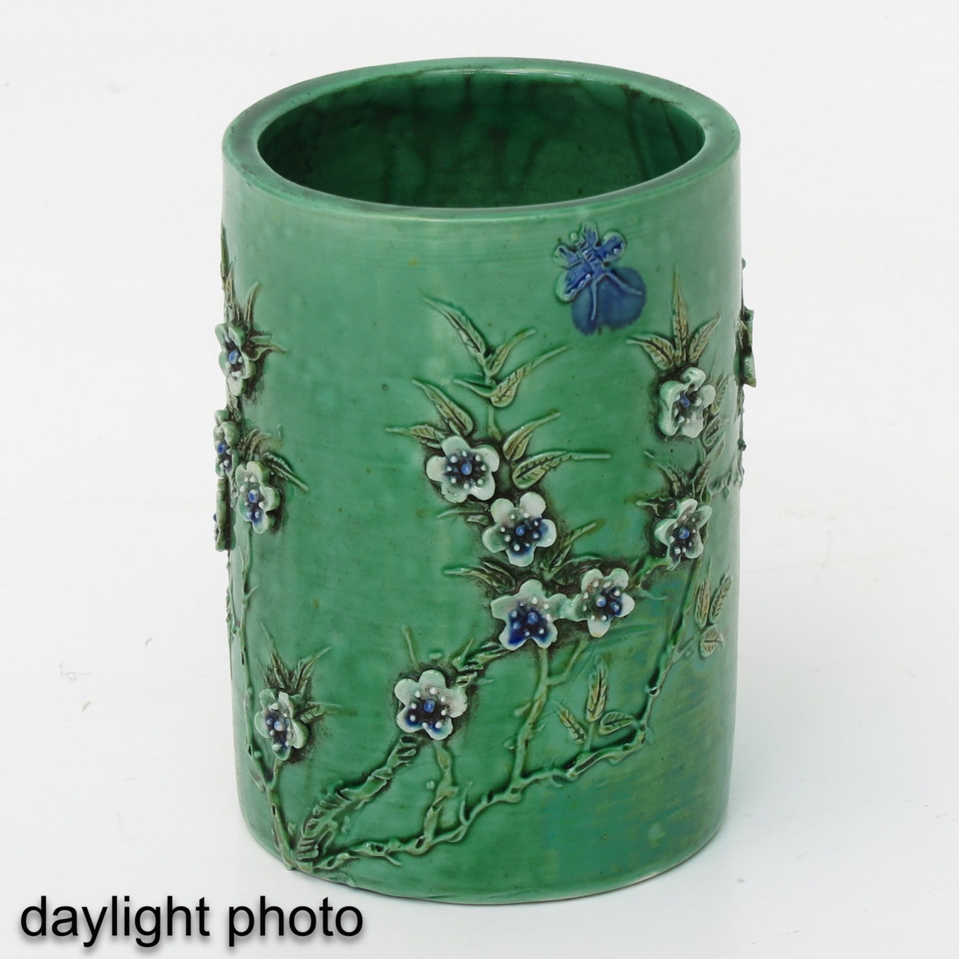 A Green Glaze Brush Pot - Image 7 of 9