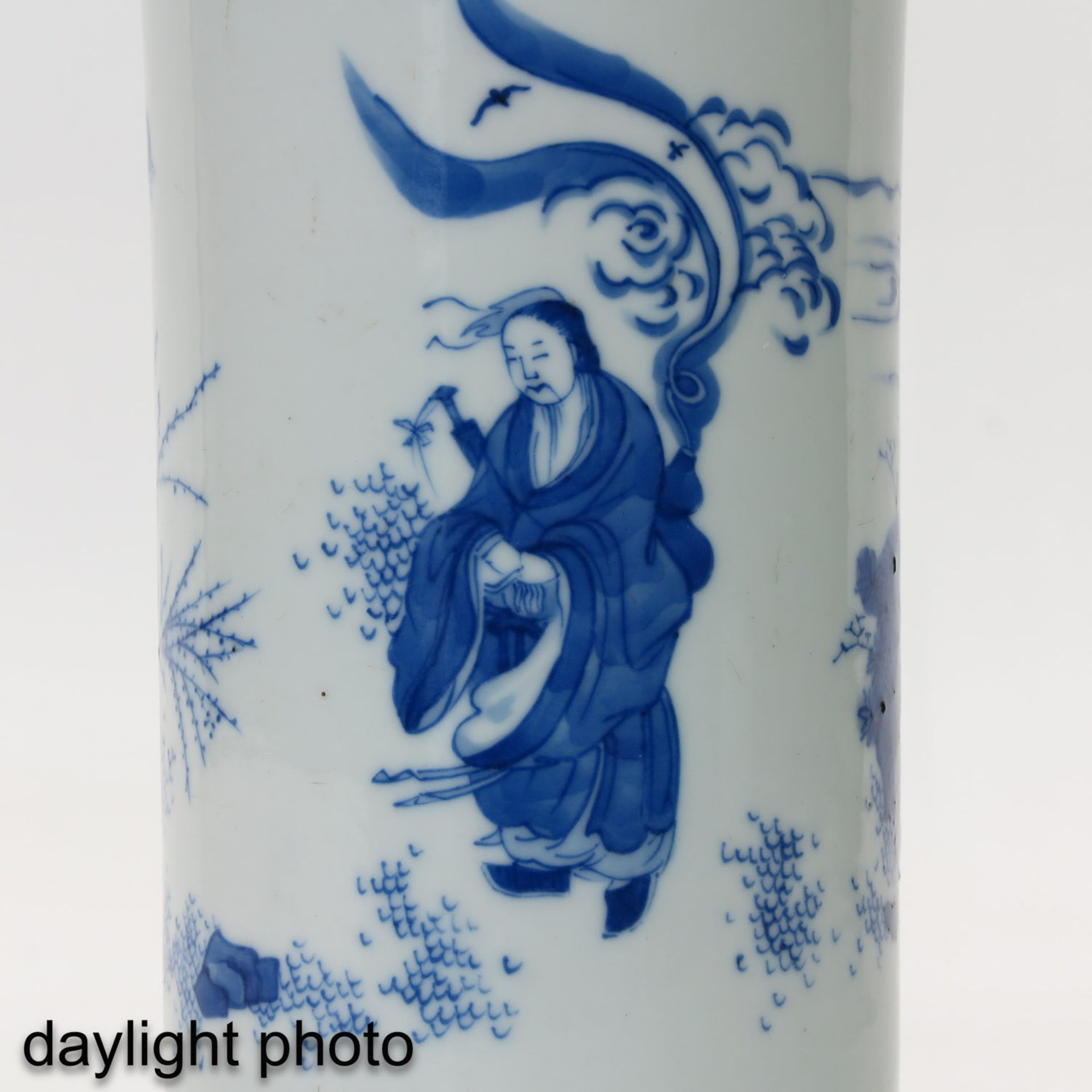 A Blue and White Brush Pot - Image 9 of 9