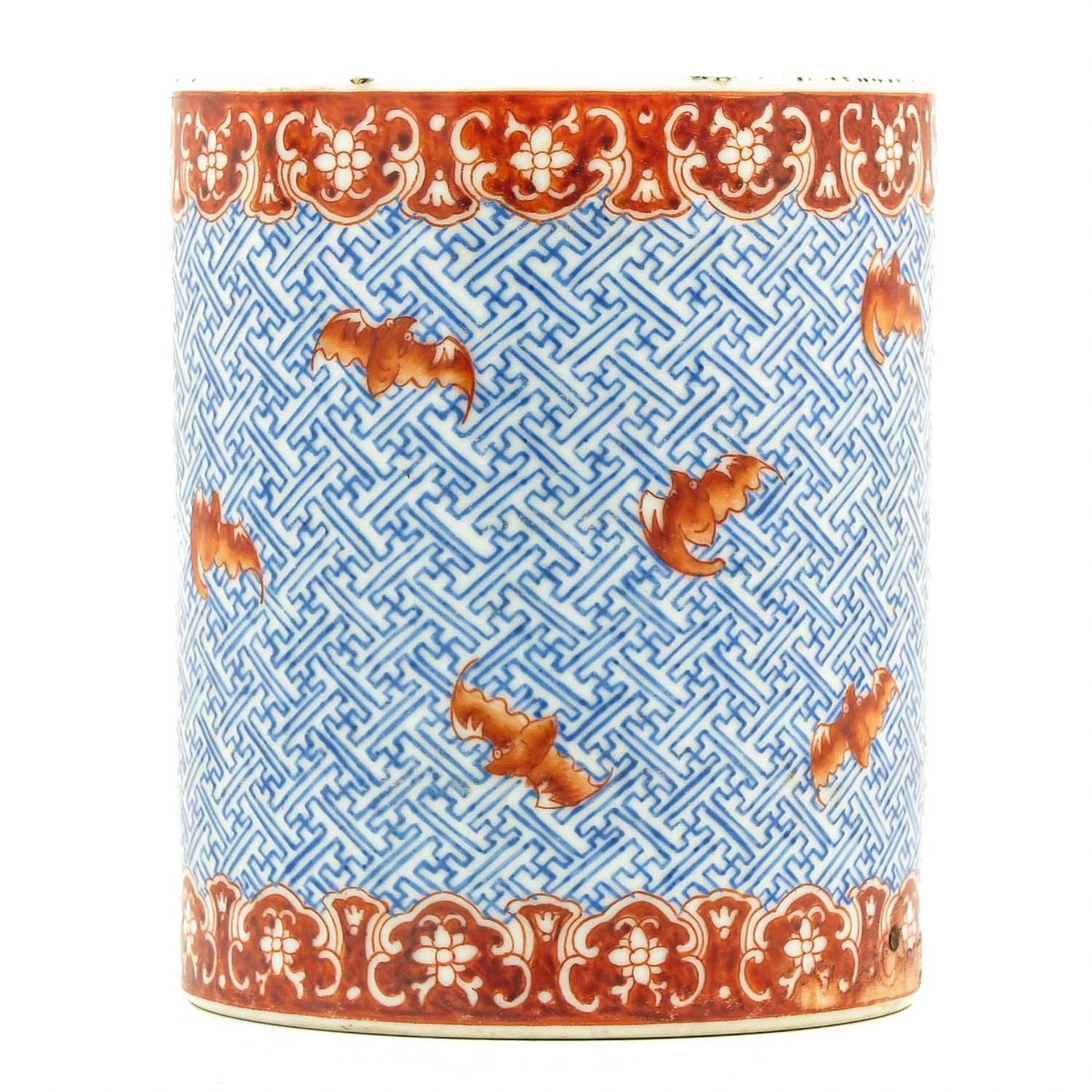 A Red and Blue Decor Brush Pot - Image 3 of 10