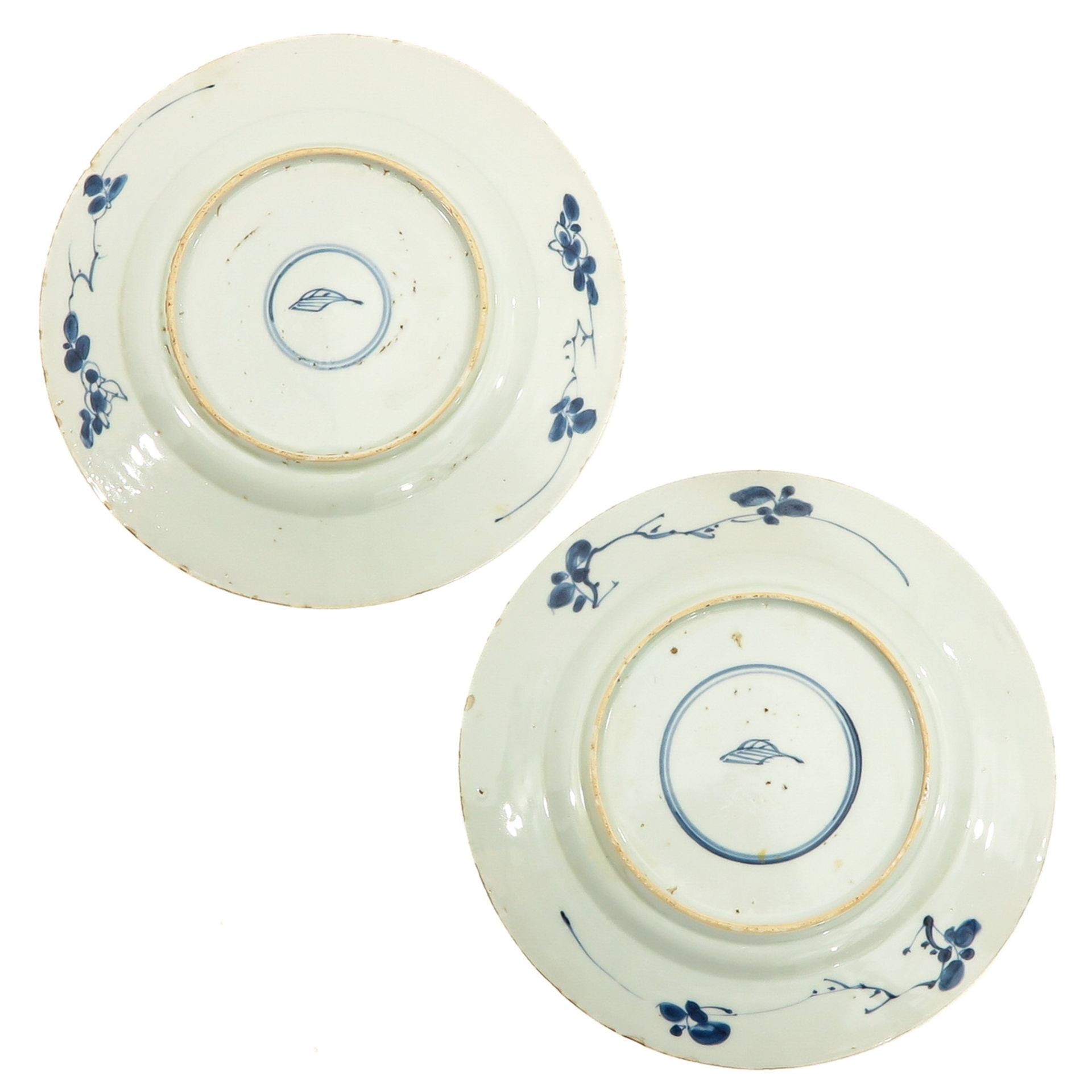 A Collection of 4 Blue and White Plates - Image 6 of 10