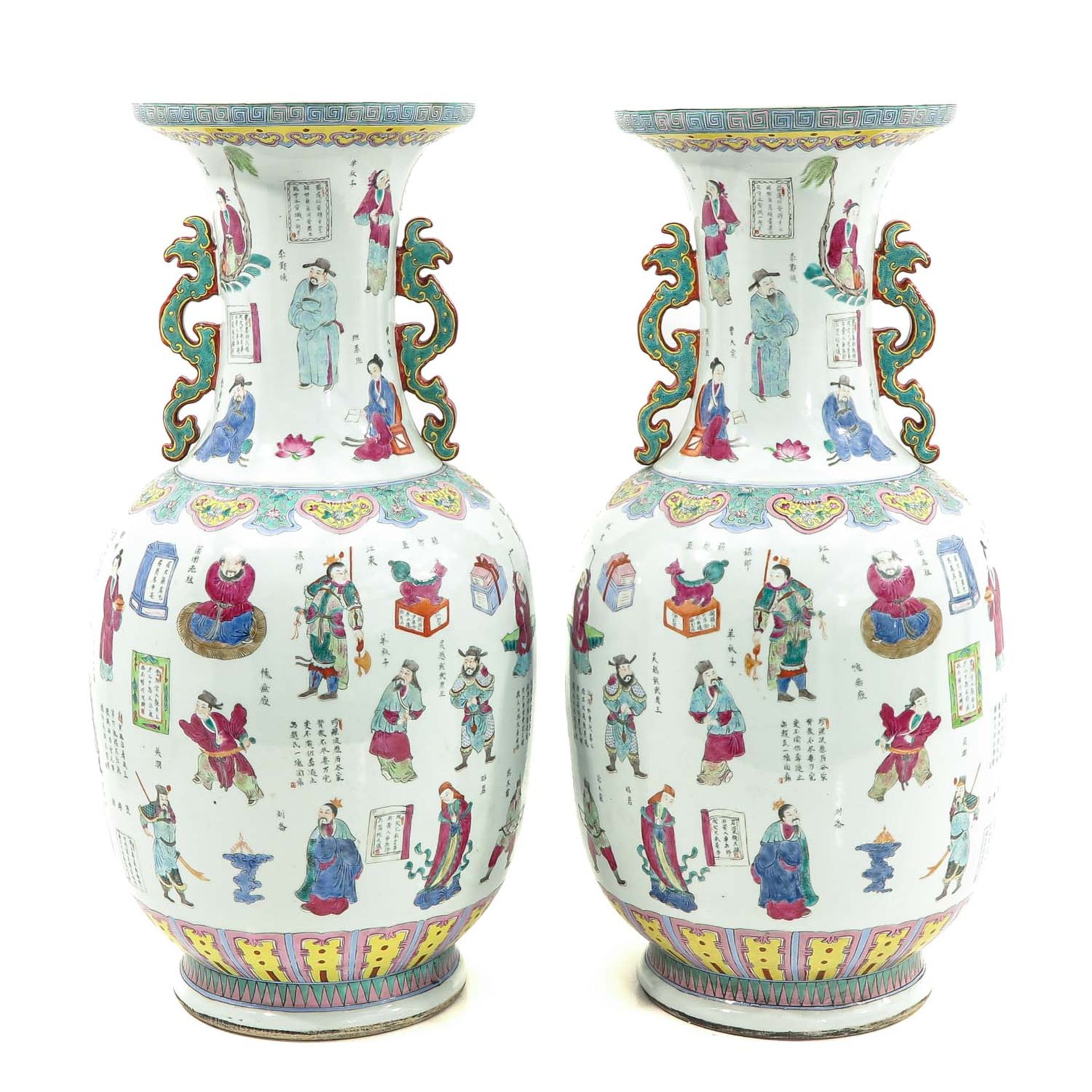 A Pair of Wu Shuang Pu Vases - Bild 3 aus 10