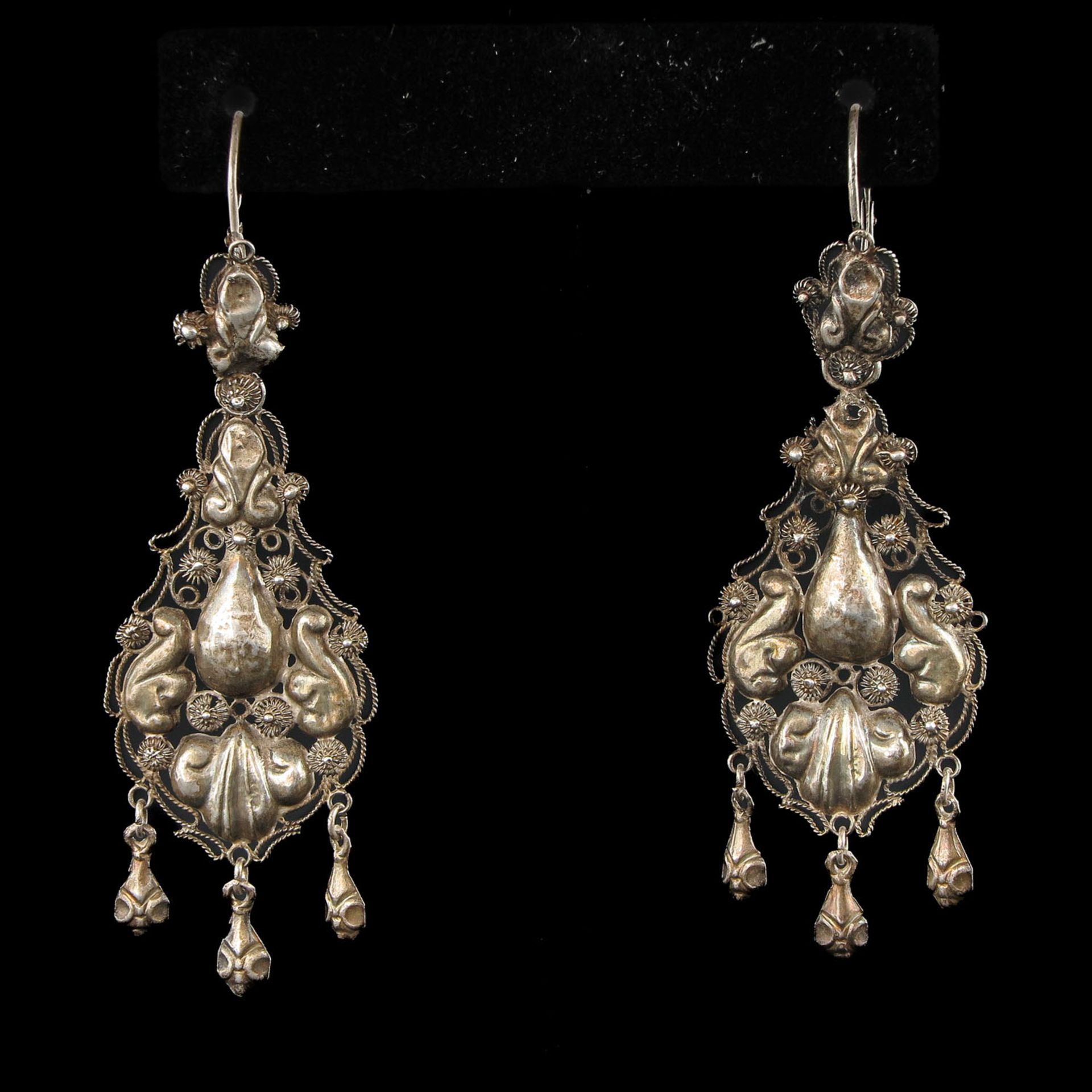 A Pair of Silver and Gold Bells - Bild 5 aus 7