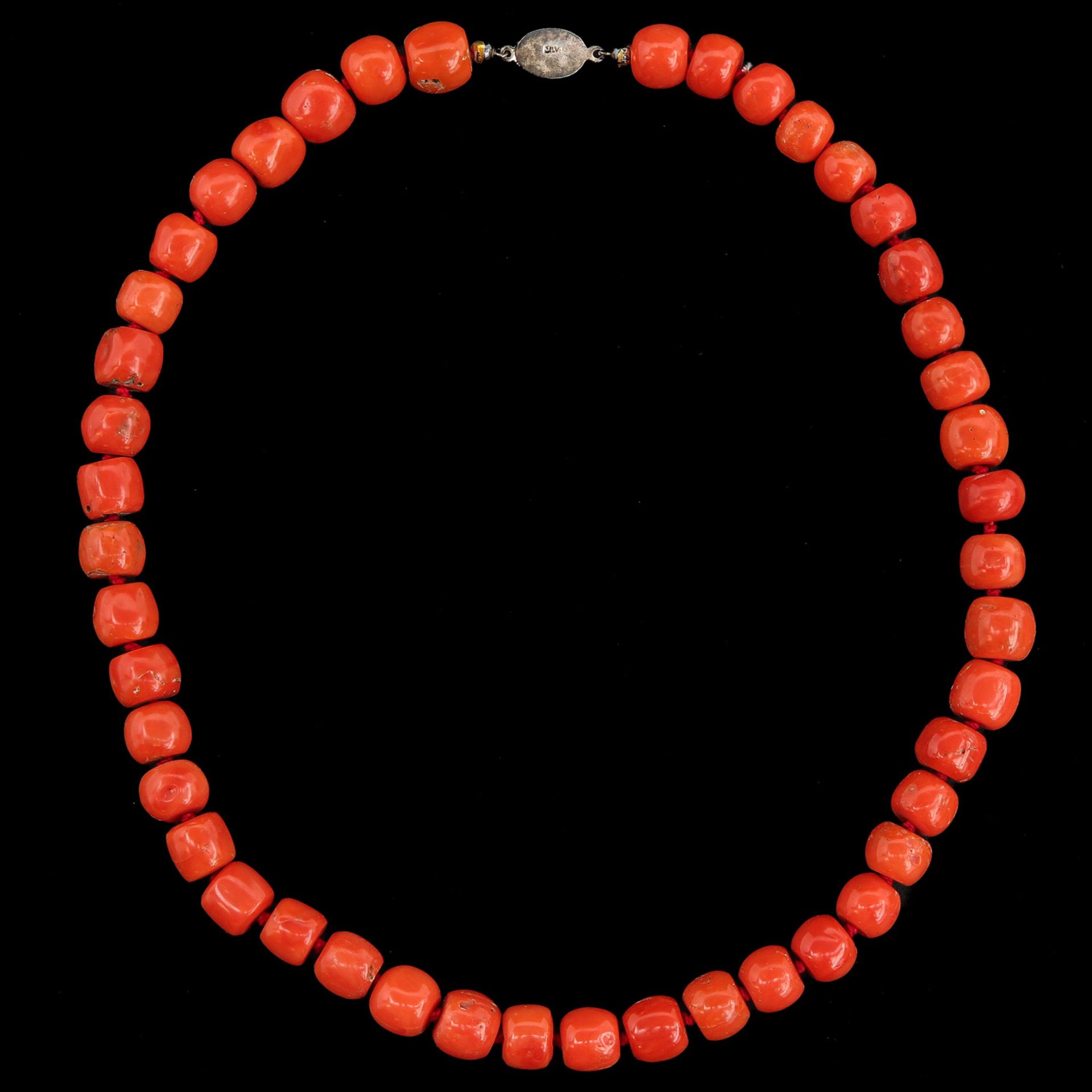 A 19th Century Red Coral Necklace - Image 2 of 5