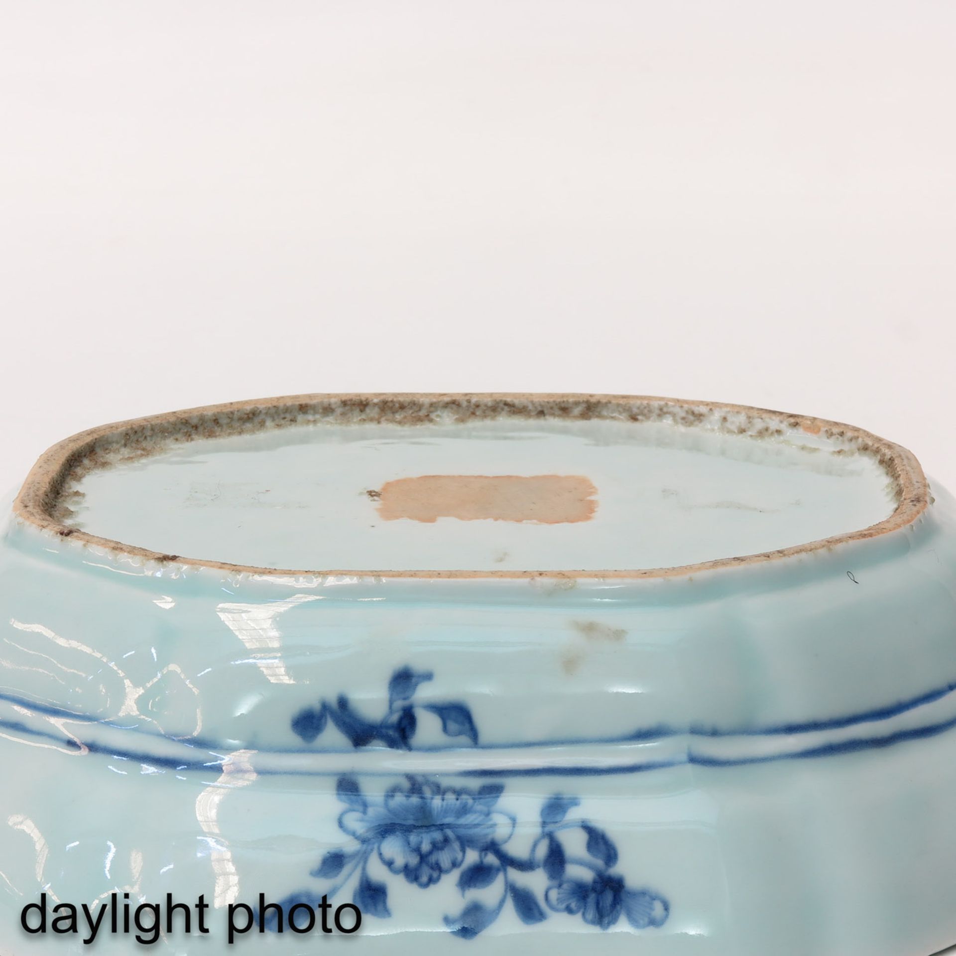 A Blue and White Serving Bowl - Bild 8 aus 9