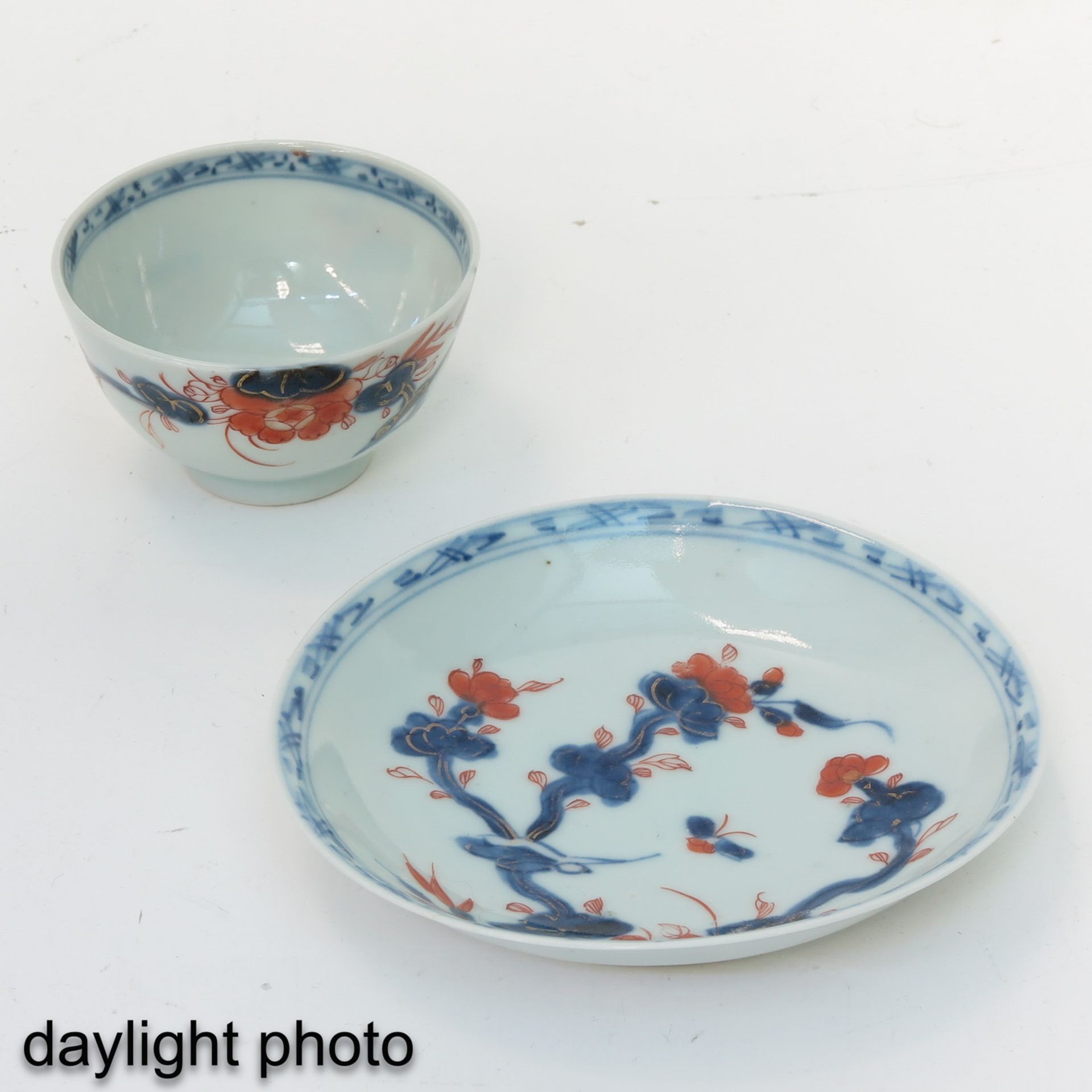 A Collection of Imari Cups and Saucers - Bild 9 aus 10