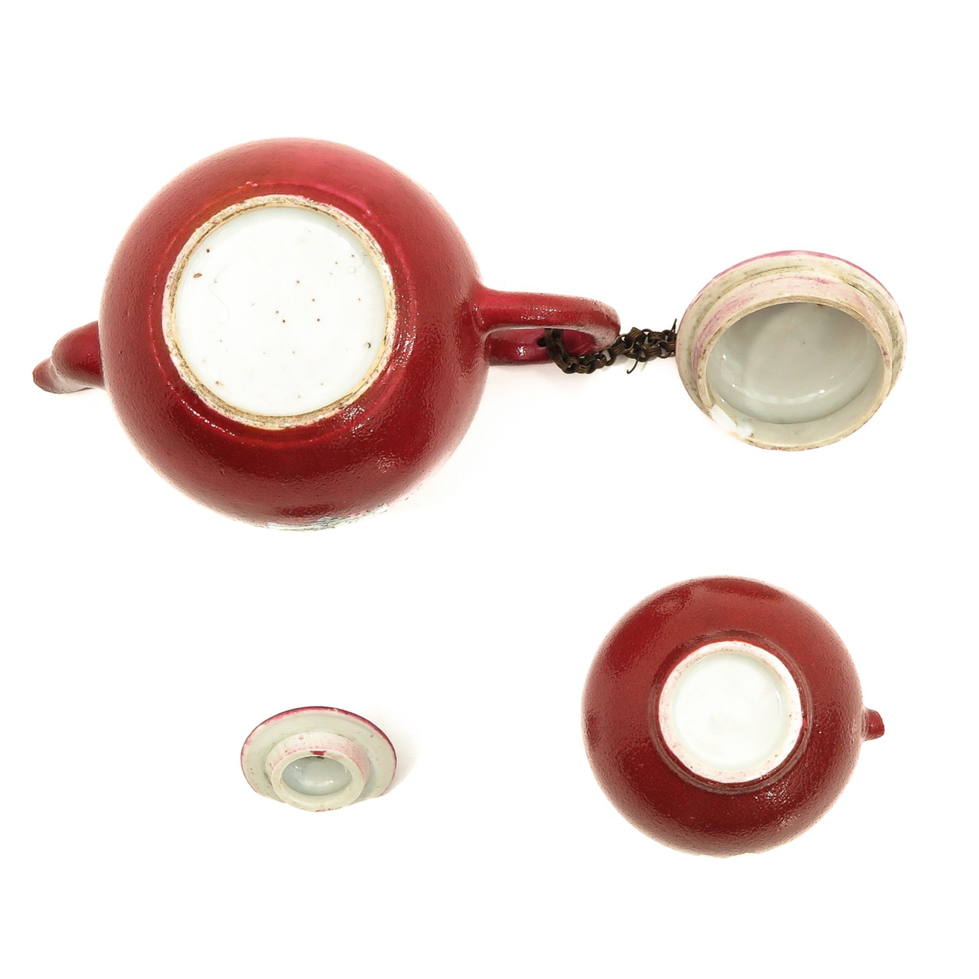 A Famille Rose Teapot and Creamer with Cover - Bild 6 aus 10