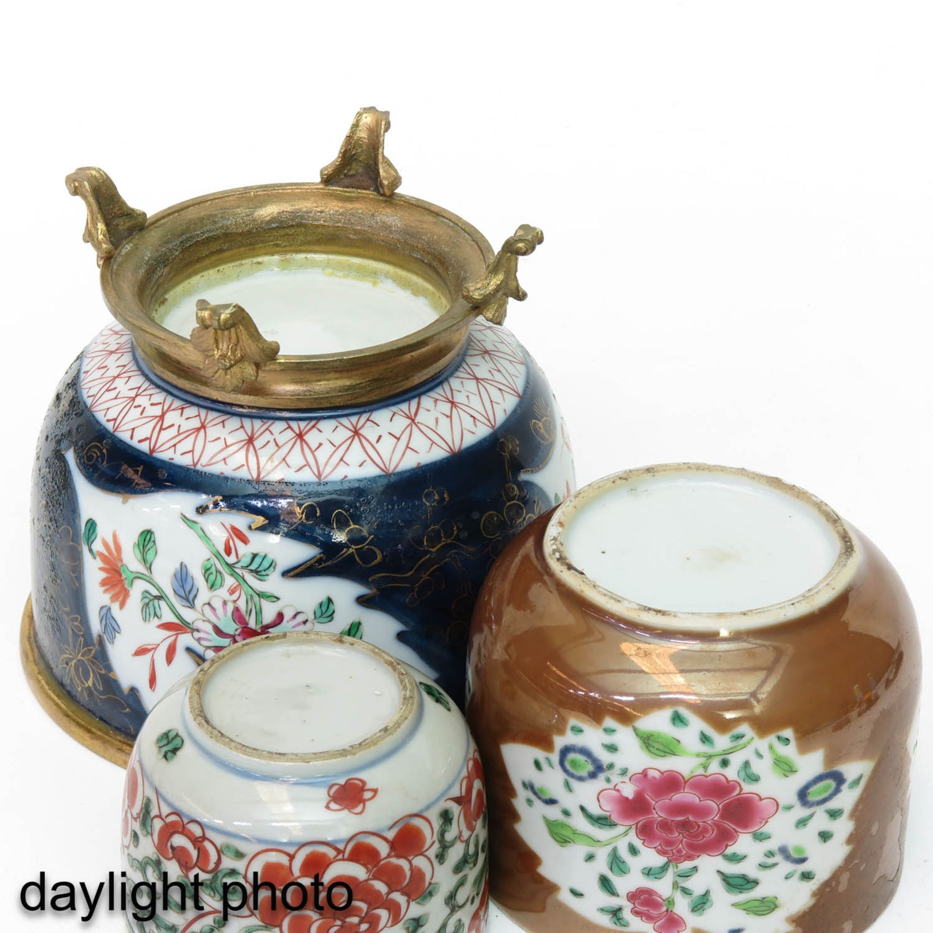 A Collection of 3 Jars with Covers - Image 8 of 10