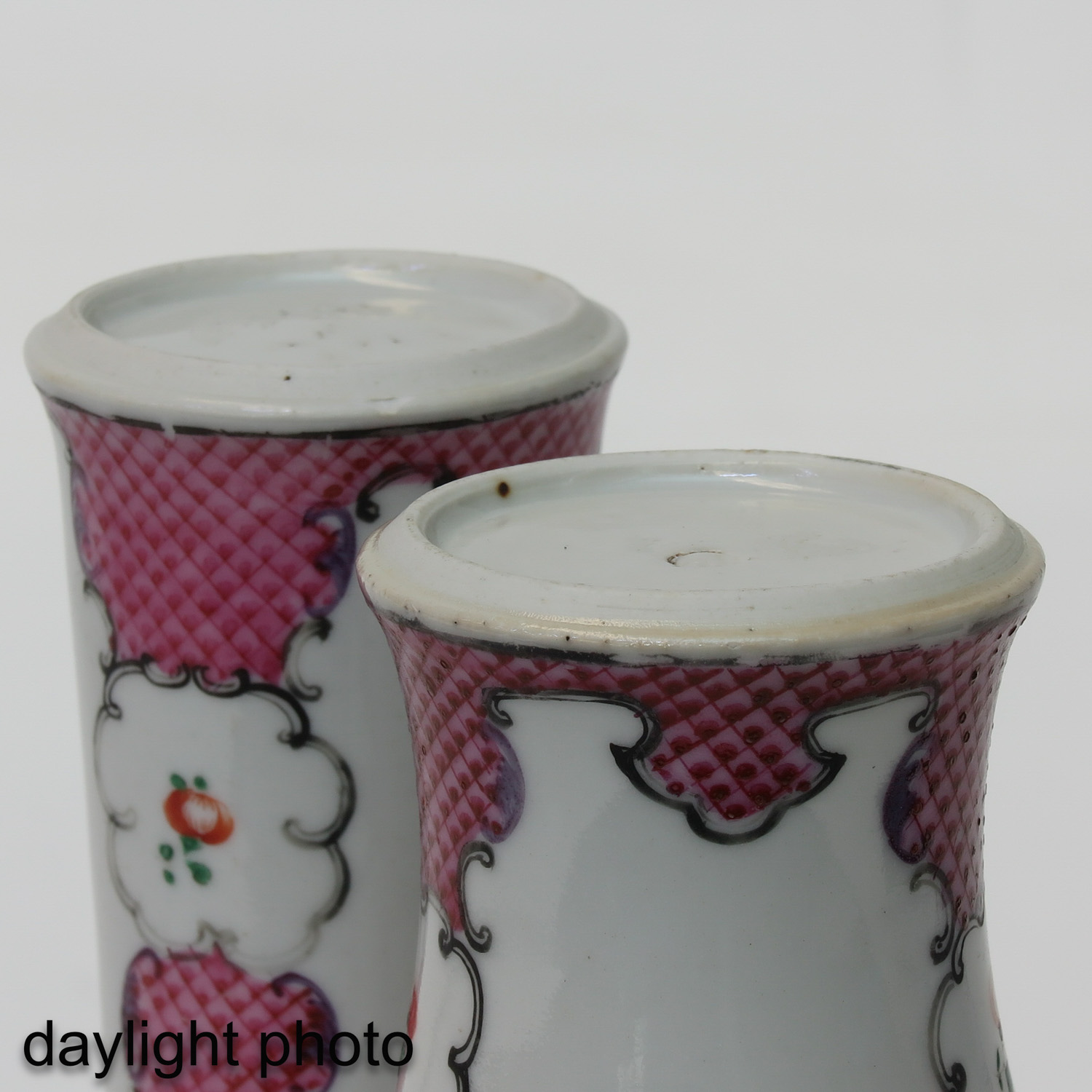 A 5 Piece Famille Rose Garniture Set - Image 8 of 10