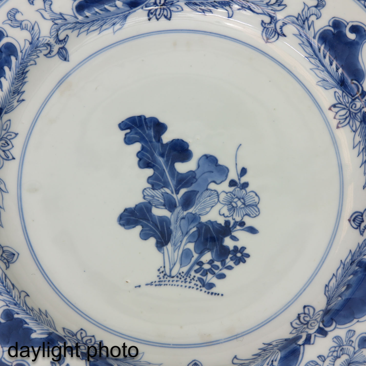 A Lot of 2 Blue and White Plates - Image 9 of 10