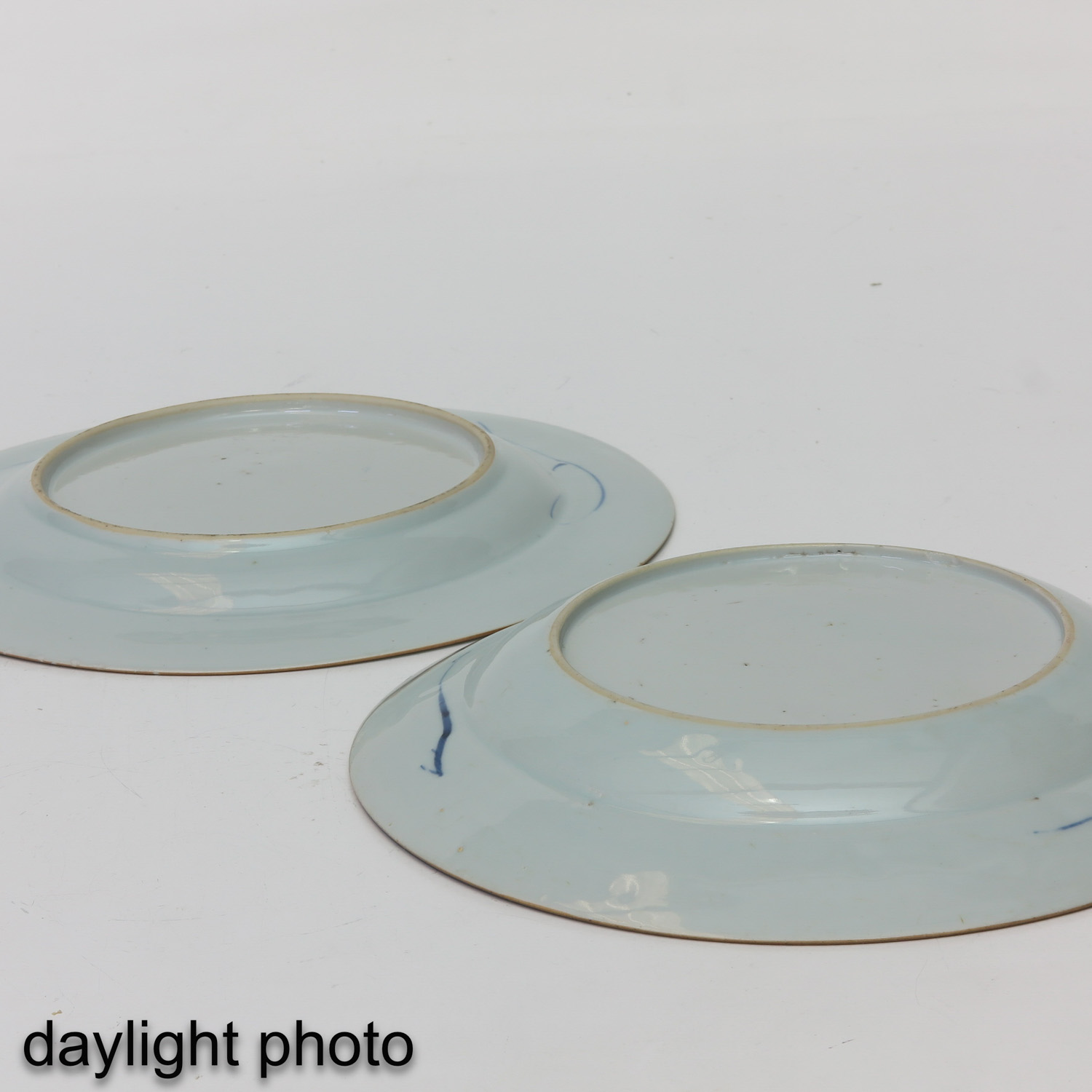 A Lot of 2 Blue and White Plates - Image 8 of 10